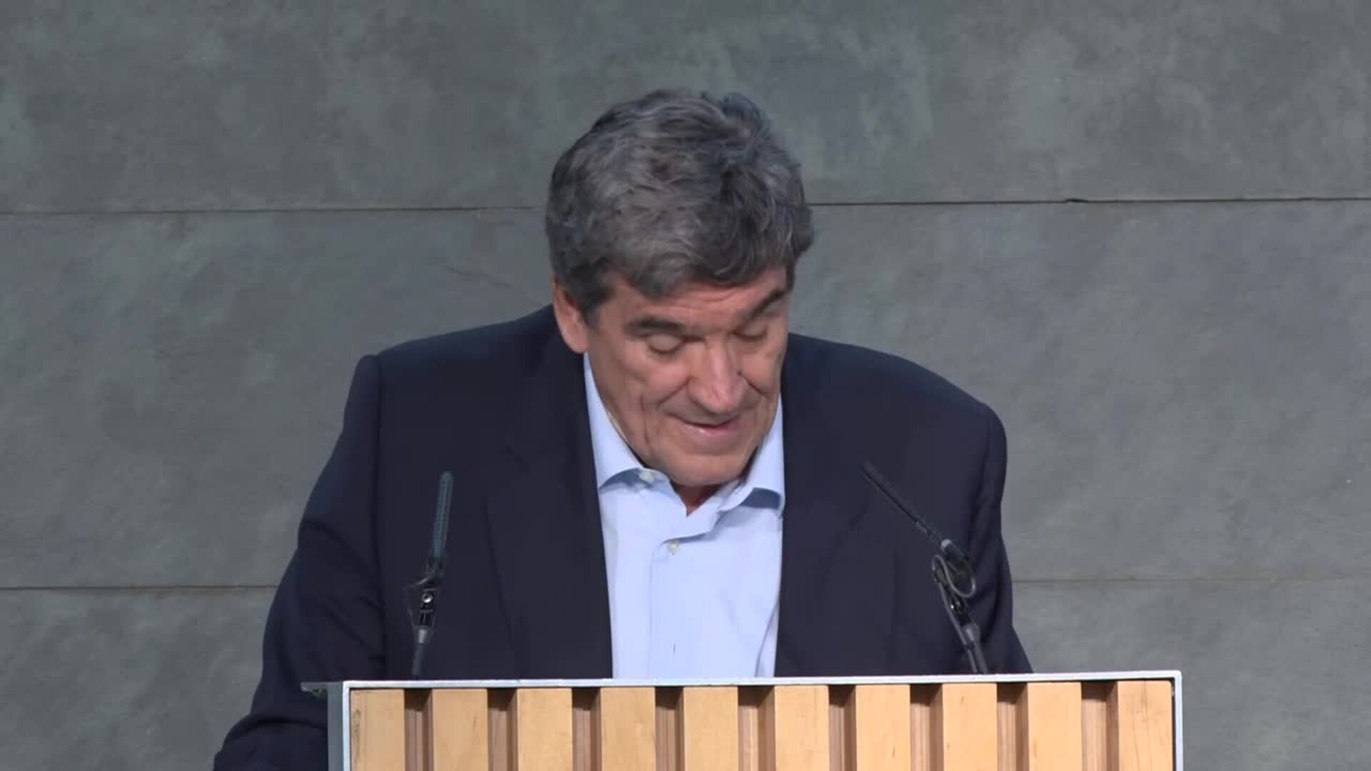Escrivá apela a completar la Unión Bancaria y a "no bajar la guardia"