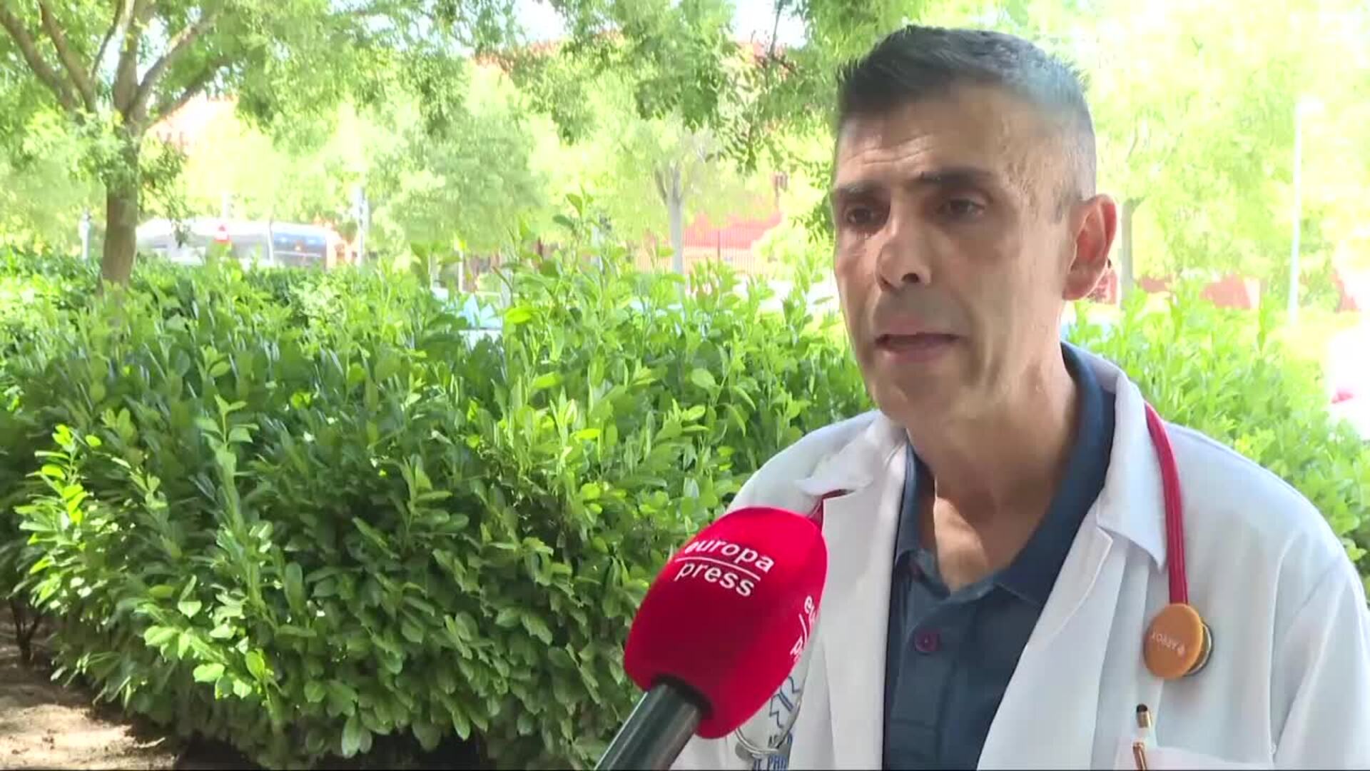Médico recomienda hidratación y vigilancia en población vulnerable durante olas de calor