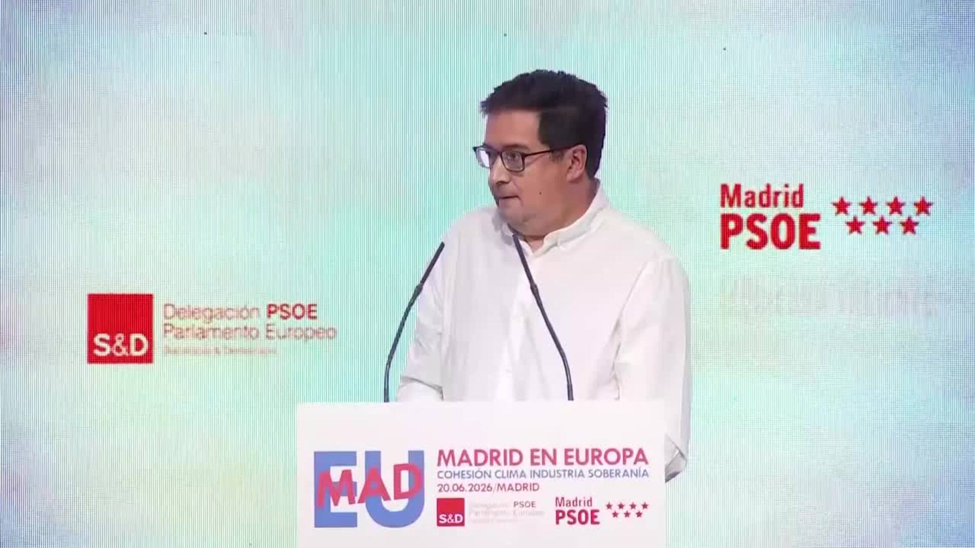 Óscar López llama "cobarde" a Feijóo por no denunciar "el pozo de corrupción" de Ayuso