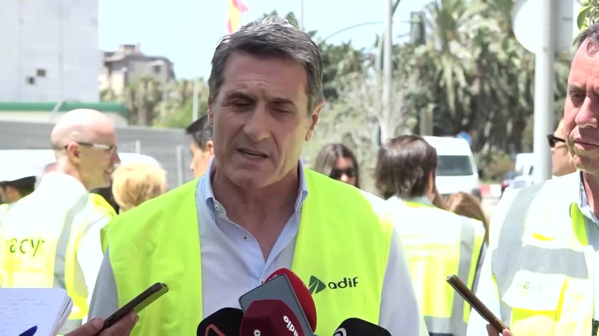 El Gobierno apela a la lealtad institucional con la Junta para demoler el Algarrobico
