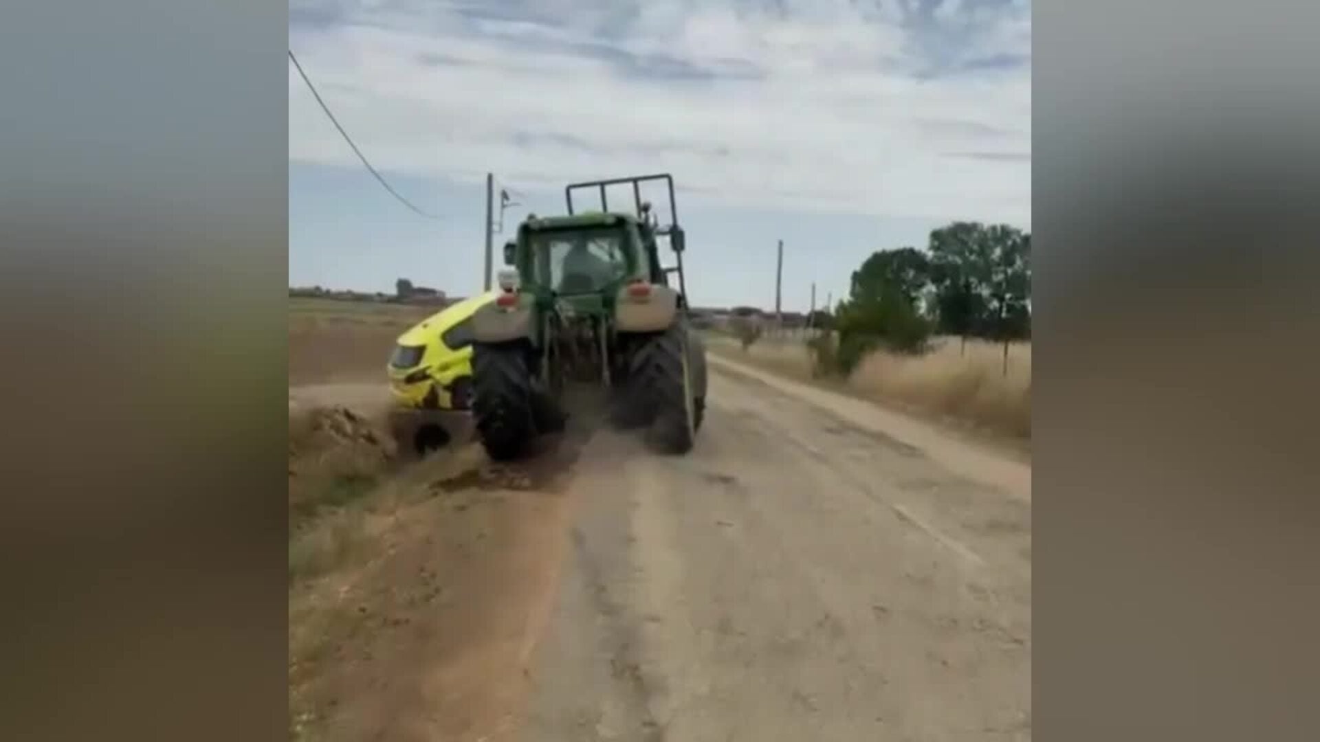 Detenido en León por embestir a un vehículo de una empresa de cobro de impagos con un tractor