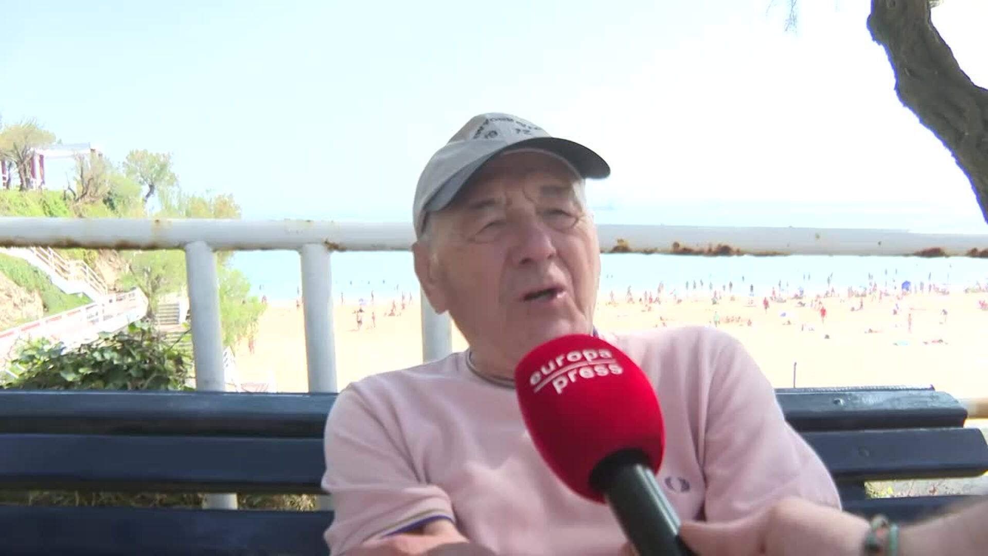 Santanderinos ante la alerta roja por calor: "A determinadas horas tienes que tener cuidado"