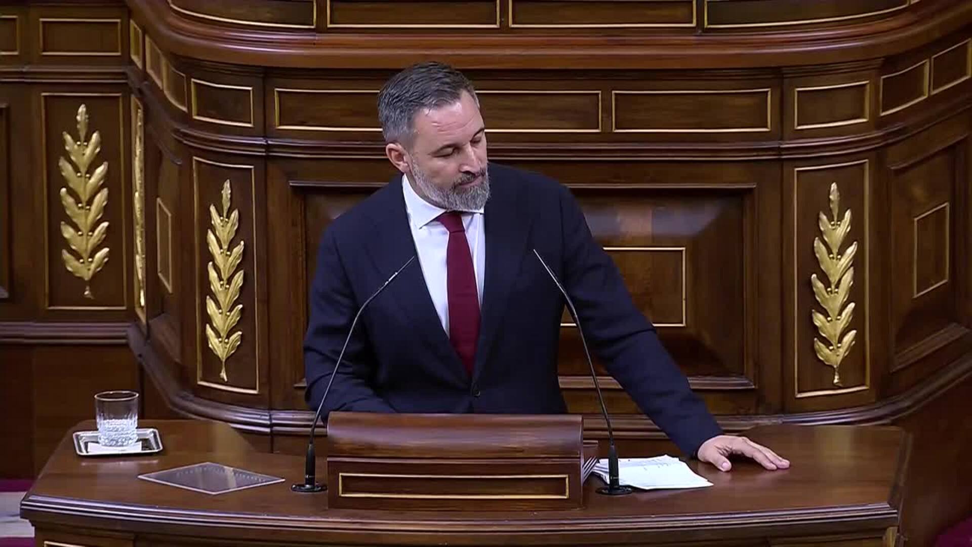 Abascal pregunta a Sánchez si no le da vergüenza aguantar y le pide elecciones