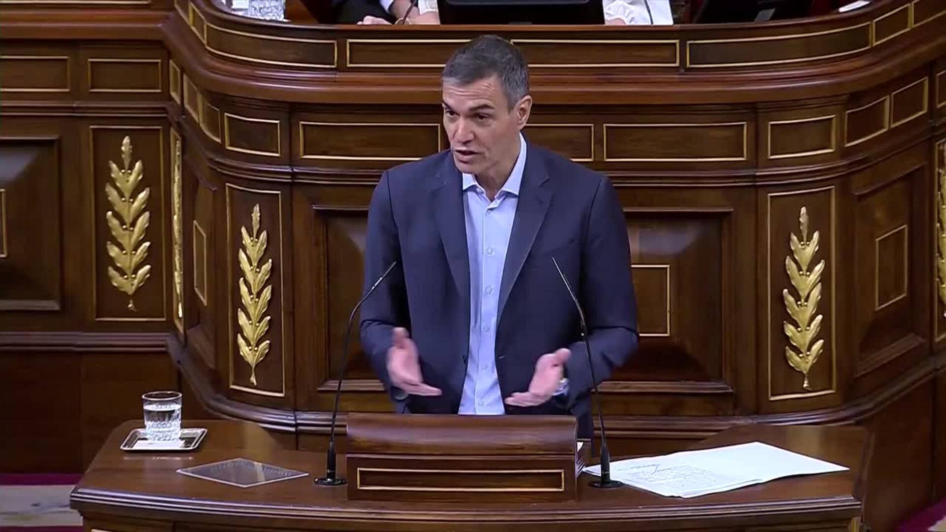 Sánchez denuncia el "acoso y derribo" contra su mujer y su hermano