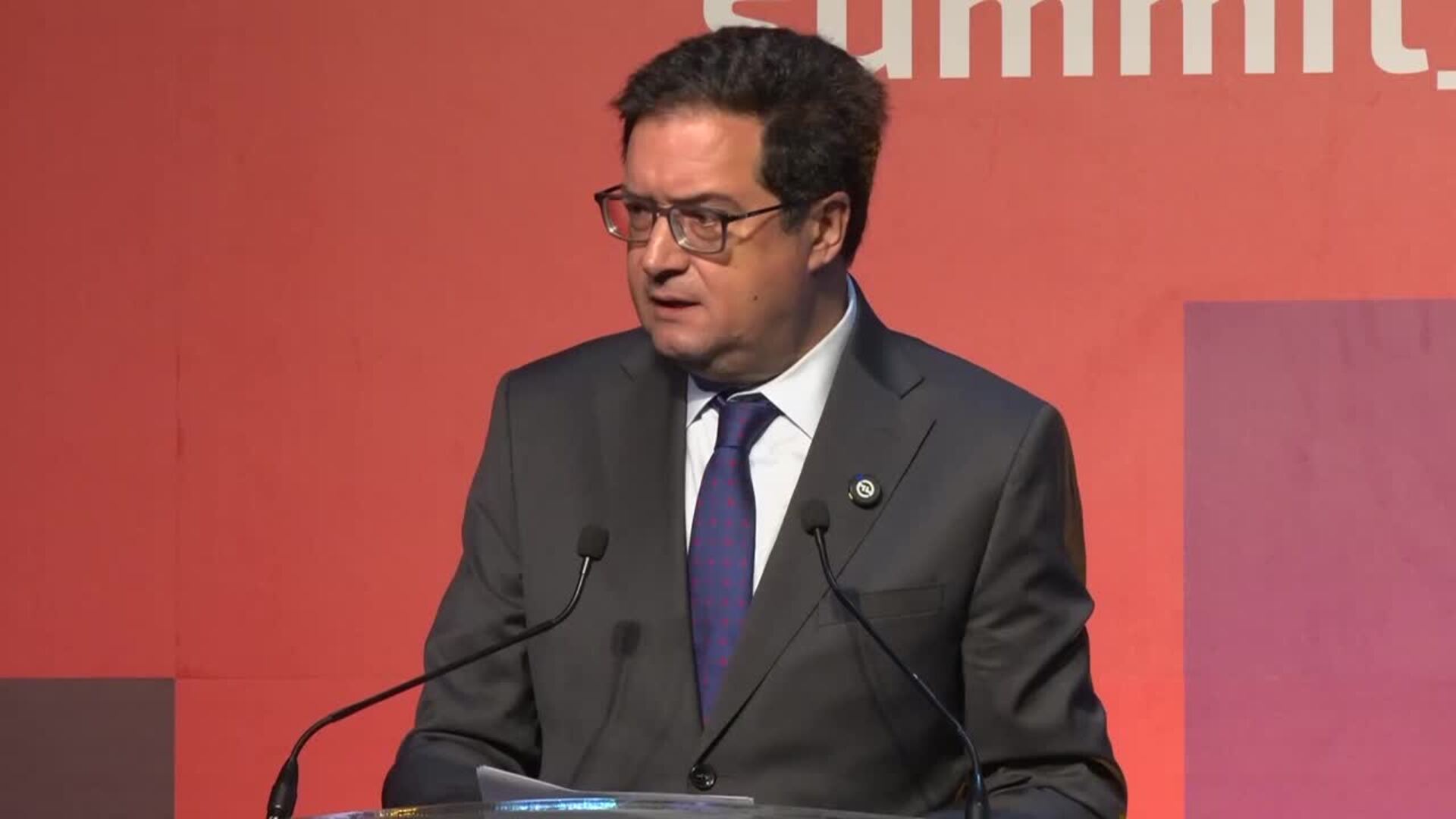 El Gobierno obligará a mantener cuatro horas la cobertura móvil en caso de apagón