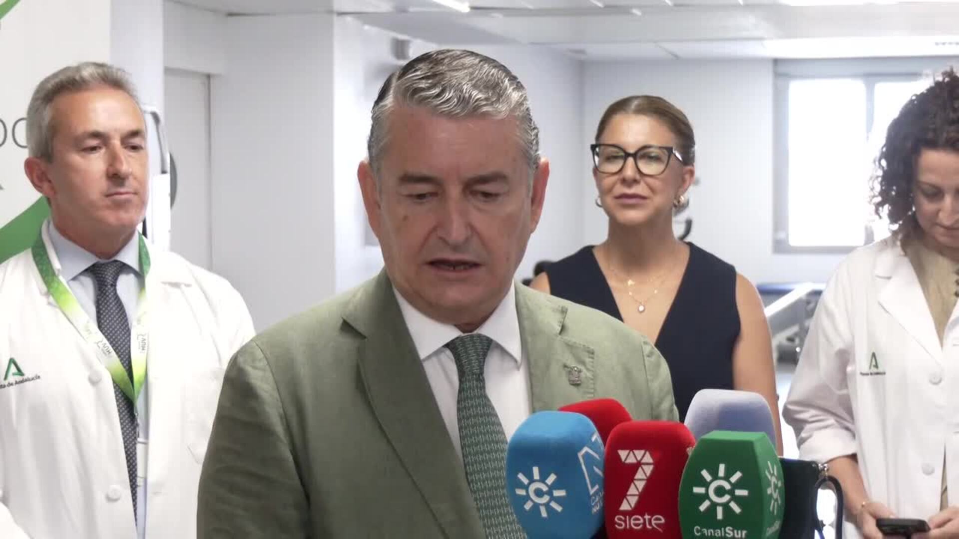 Sanz pide "dejar trabajar" para que las negociaciones de PP-A y Vox tengan "éxito"