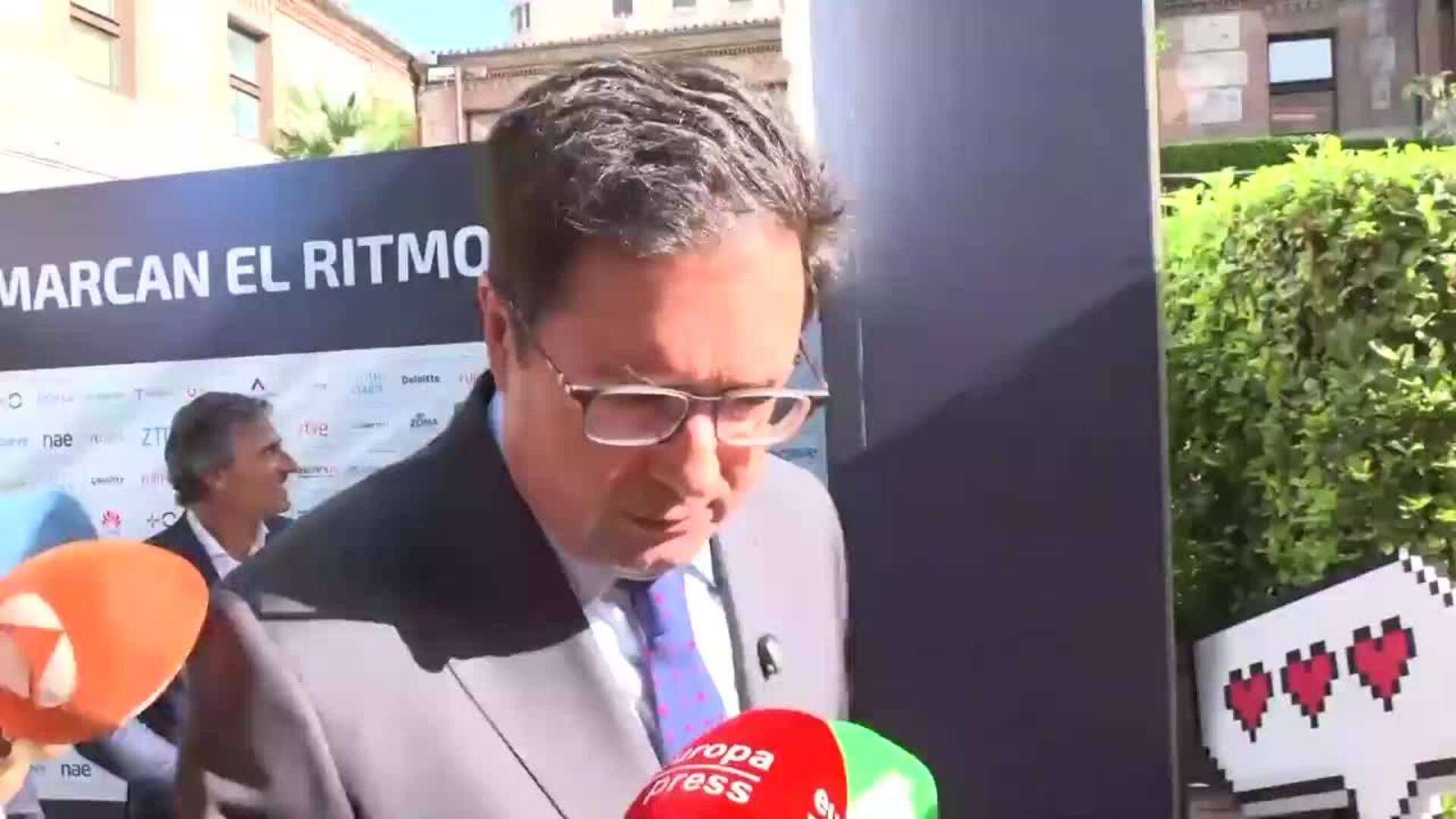 Óscar López reivindica las "explicaciones" de Sánchez "a diferencia de otros"