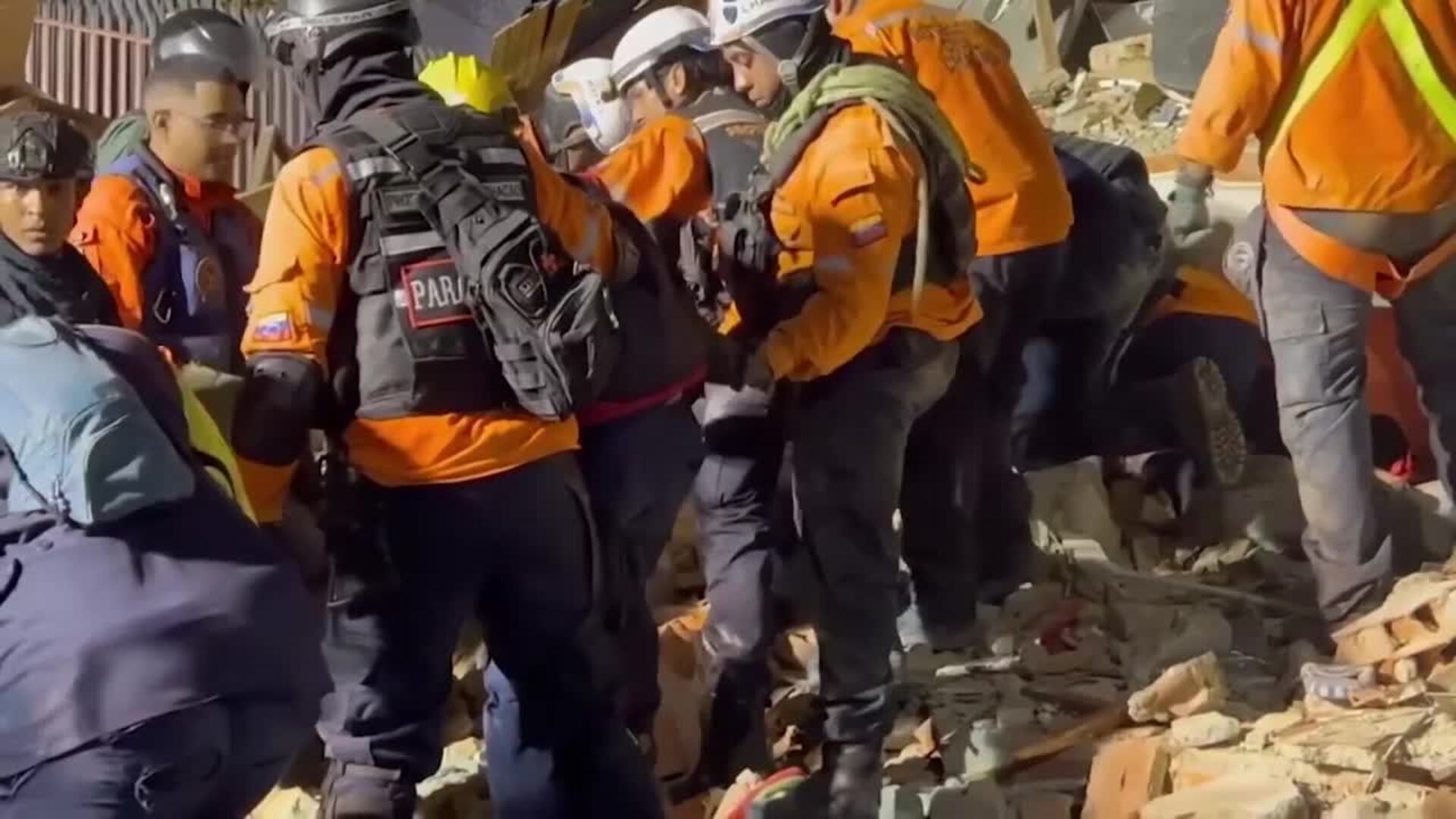 Aumentan a 235 los fallecidos en el doble terremoto de Venezuela, dos de ellos españoles