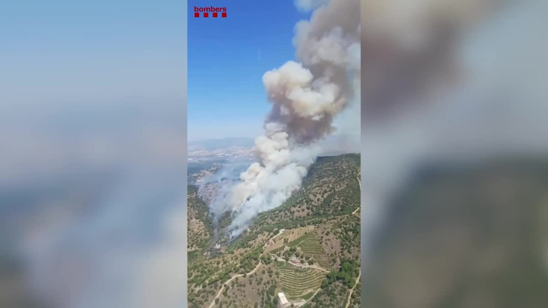 Confinados 4 municipios por el incendio forestal entre Tiana y Montgat (Barcelona)