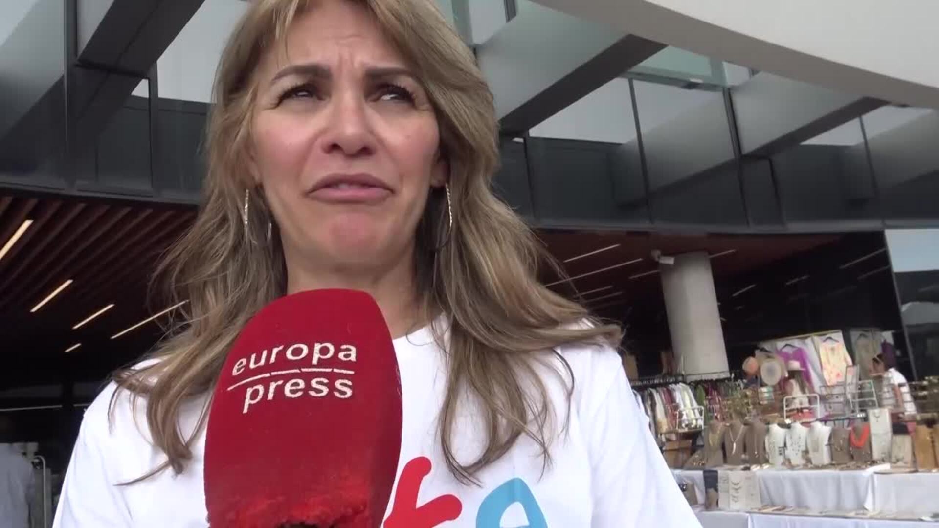 Fabiola Martínez, muy seria y preocupada ante la falta de noticias de su familia en Venezuela