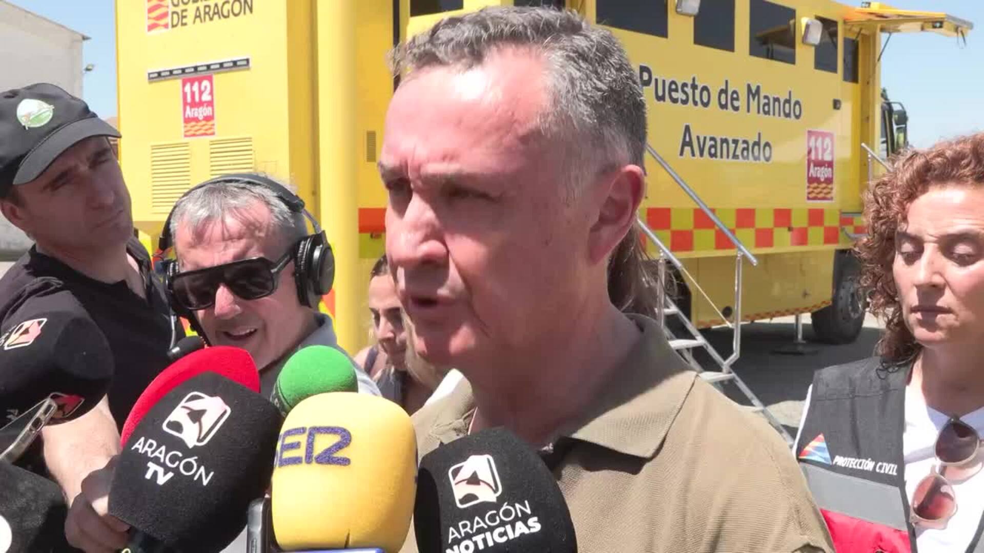 Las labores de extinción del incendio en Tamarite se centran en el flanco derecho