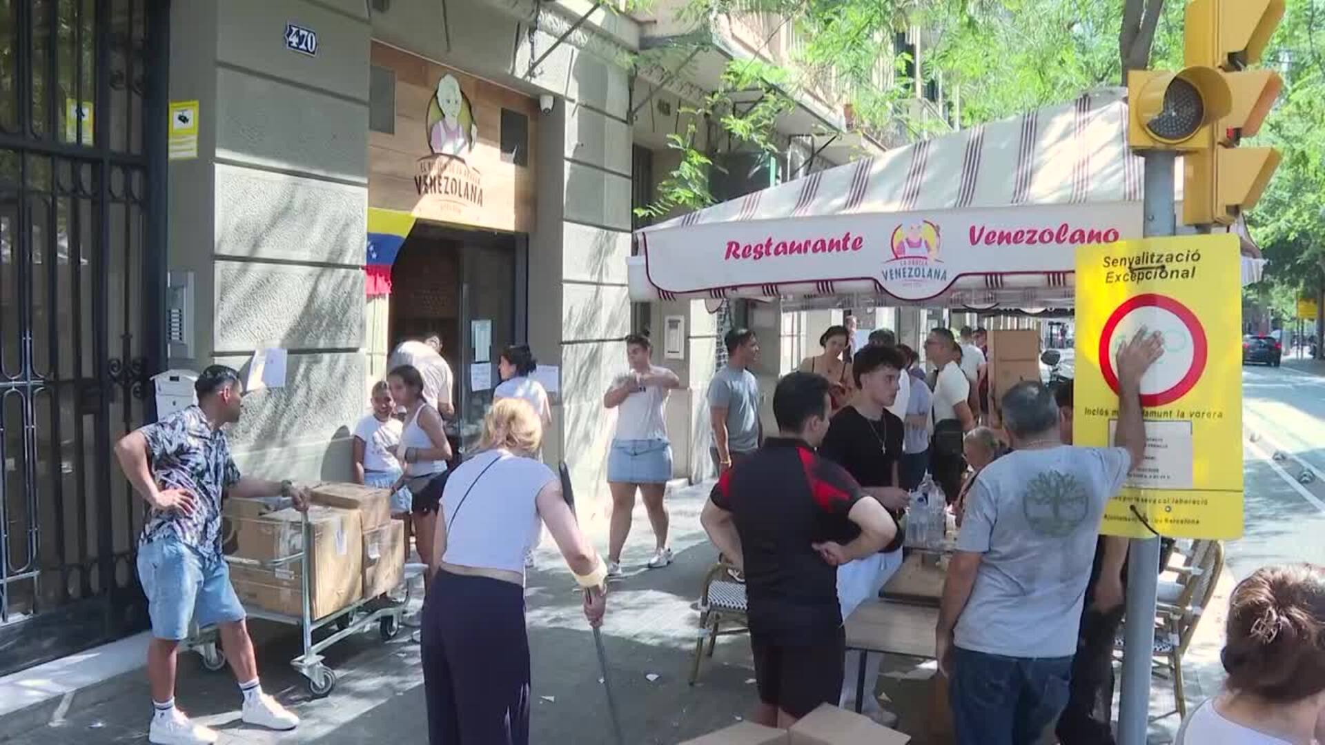 Miles de voluntarios en España recogen ayuda para los afectados por los terremotos en Venezuela
