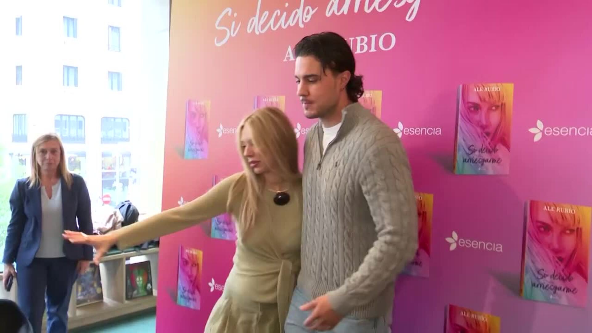 Alejandra Rubio presume de embarazo en su escapada a Génova