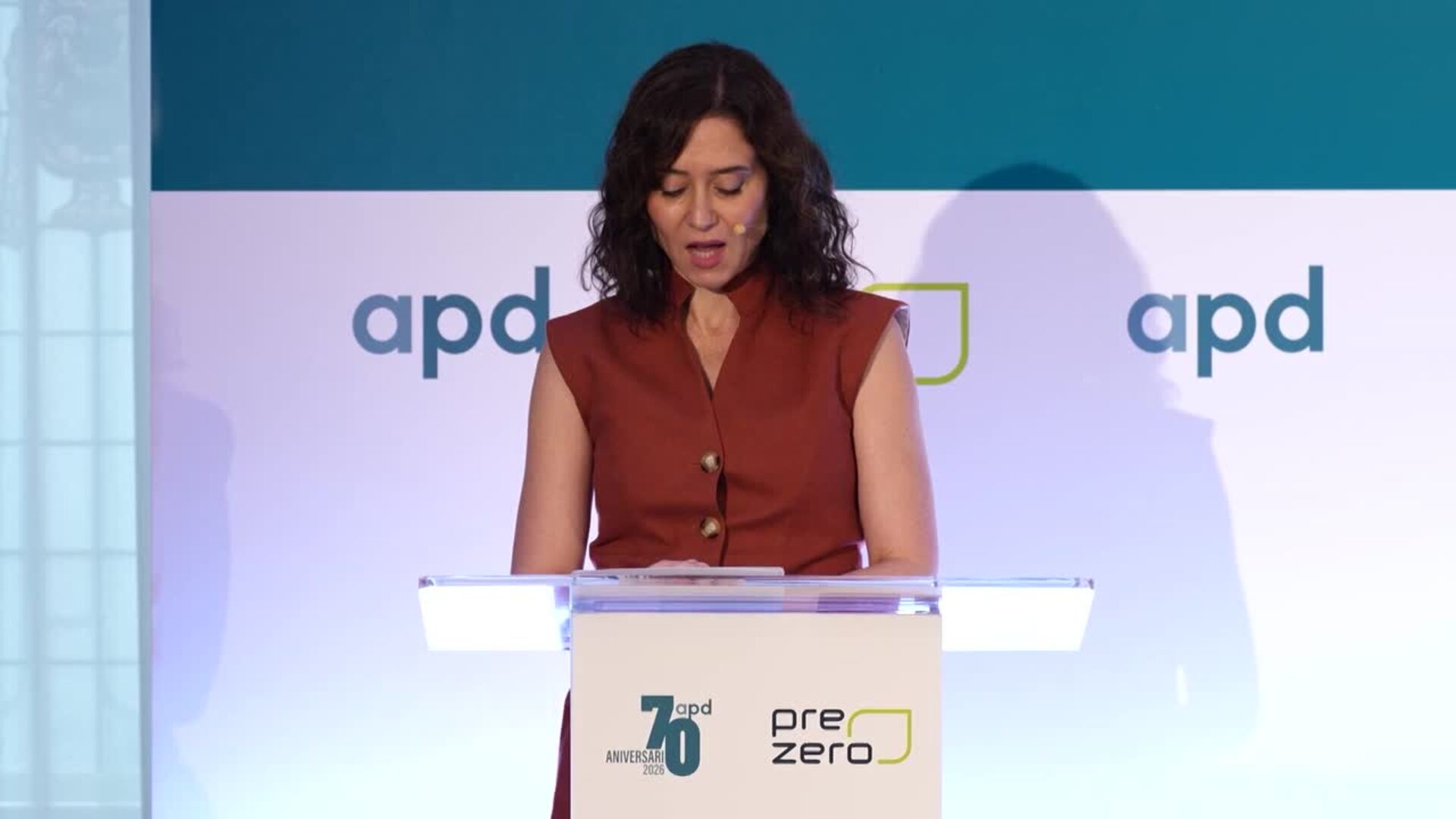 Ayuso afirma que antes de ser "un elemento tóxico o detestado" en política "solo queda dimitir"