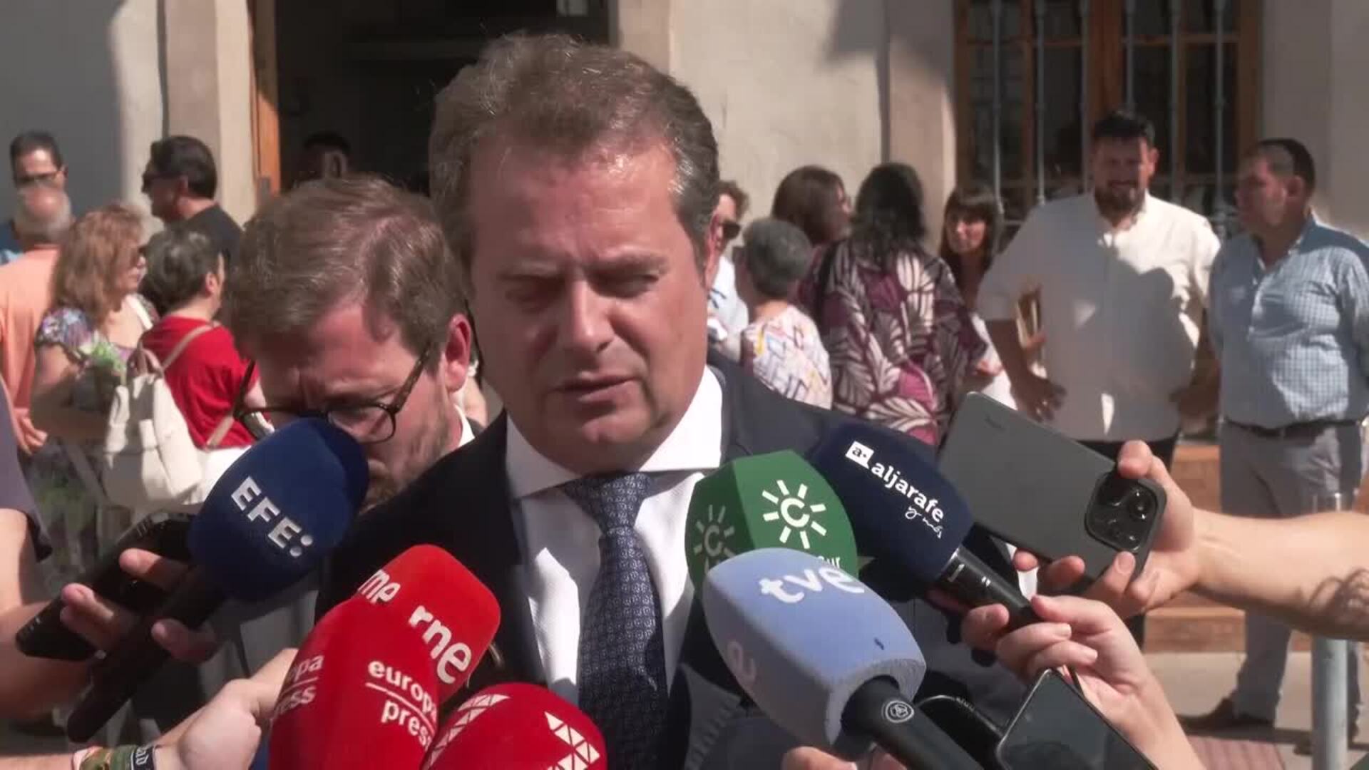 Mairena declara un día de luto por el crimen de su vecina