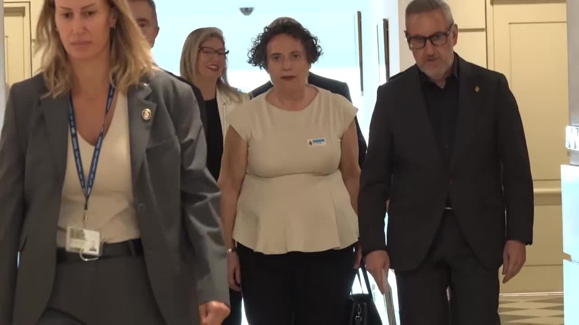 La secretaria de Zapatero guarda silencio en el Senado entre reproches de PP y PSOE