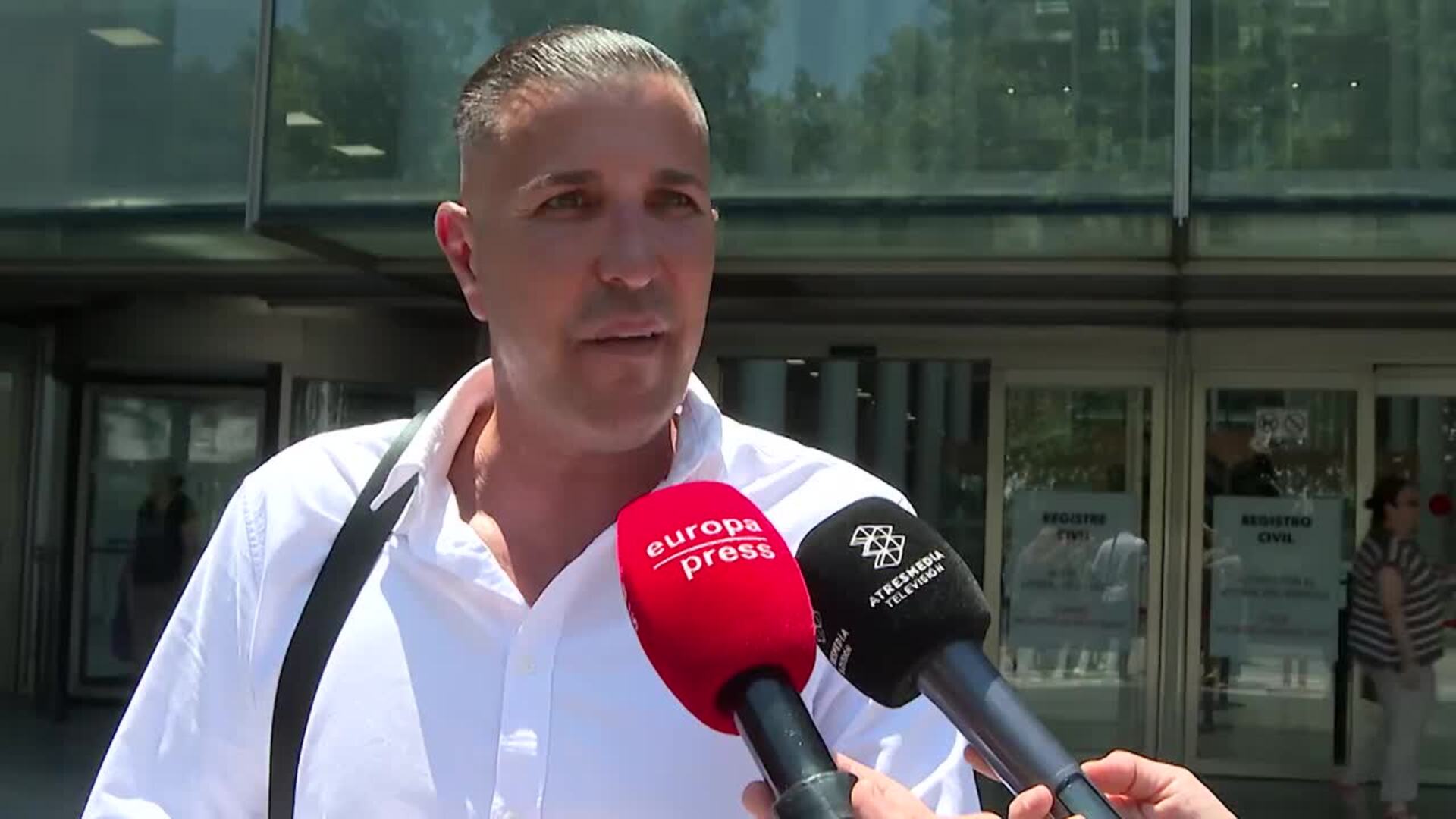 El hermano de Antonio Anglés asegura que es "inocente" y que se siente "muy positivo"