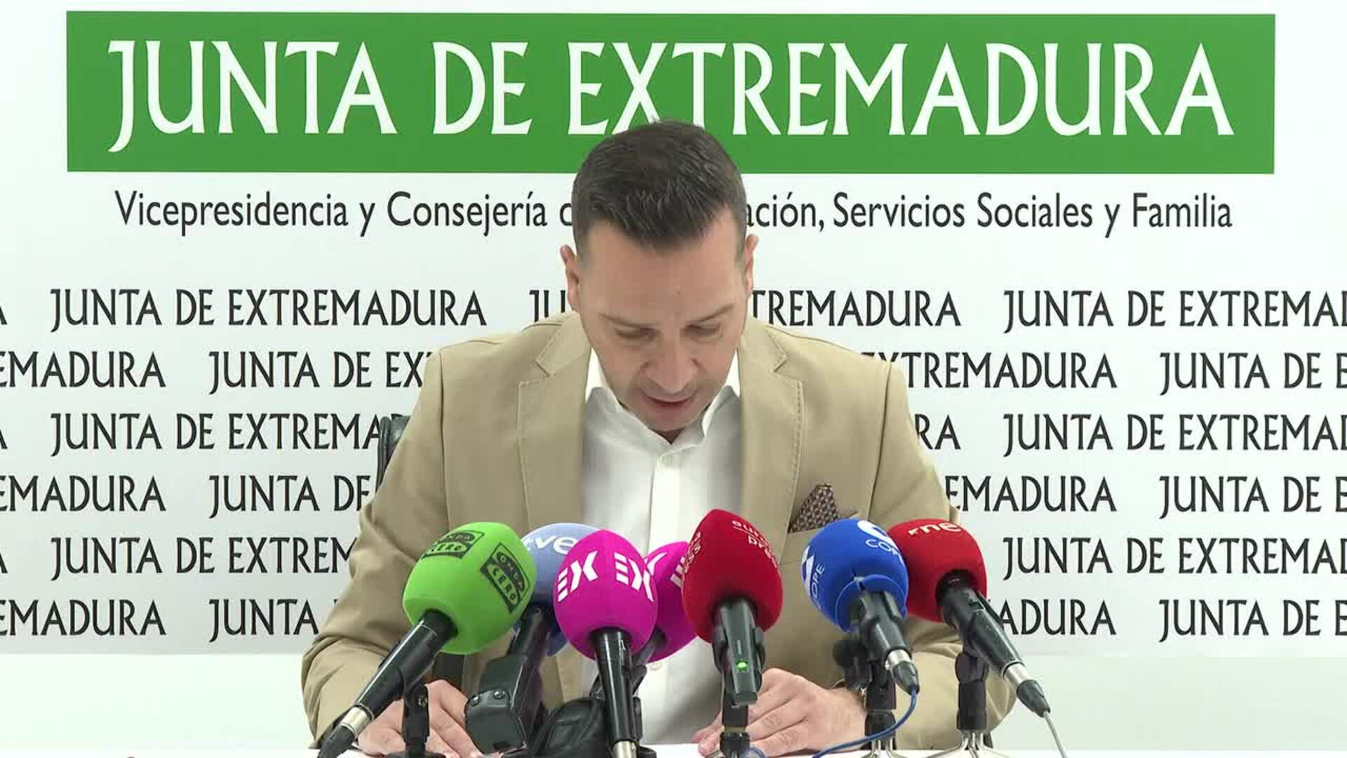 La Junta critica la acogida "unilateral" de menores migrantes y avisa de "colapso" en la región