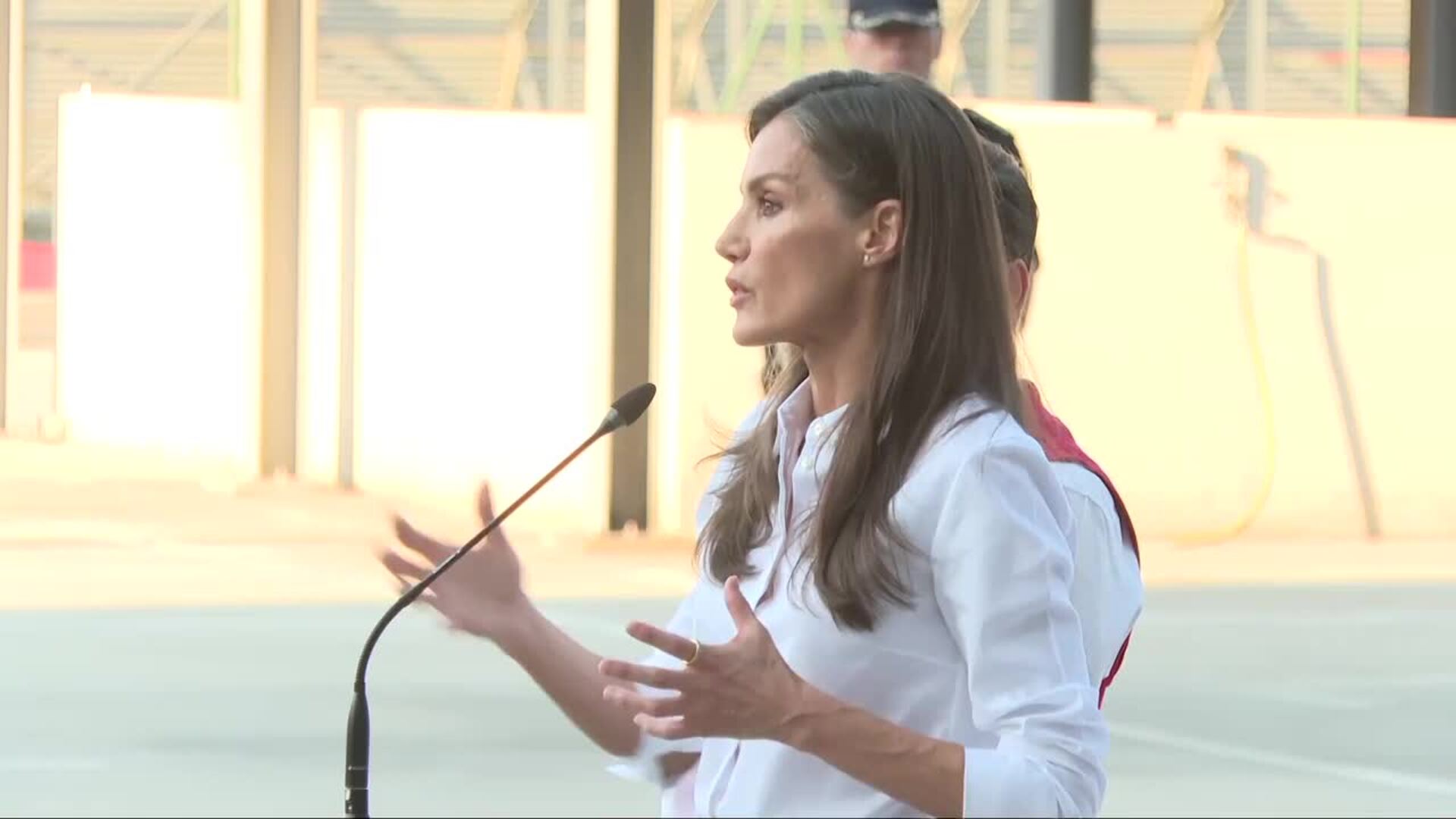 La Reina despide al equipo de cooperación que viaja a Venezuela con un discurso alentador
