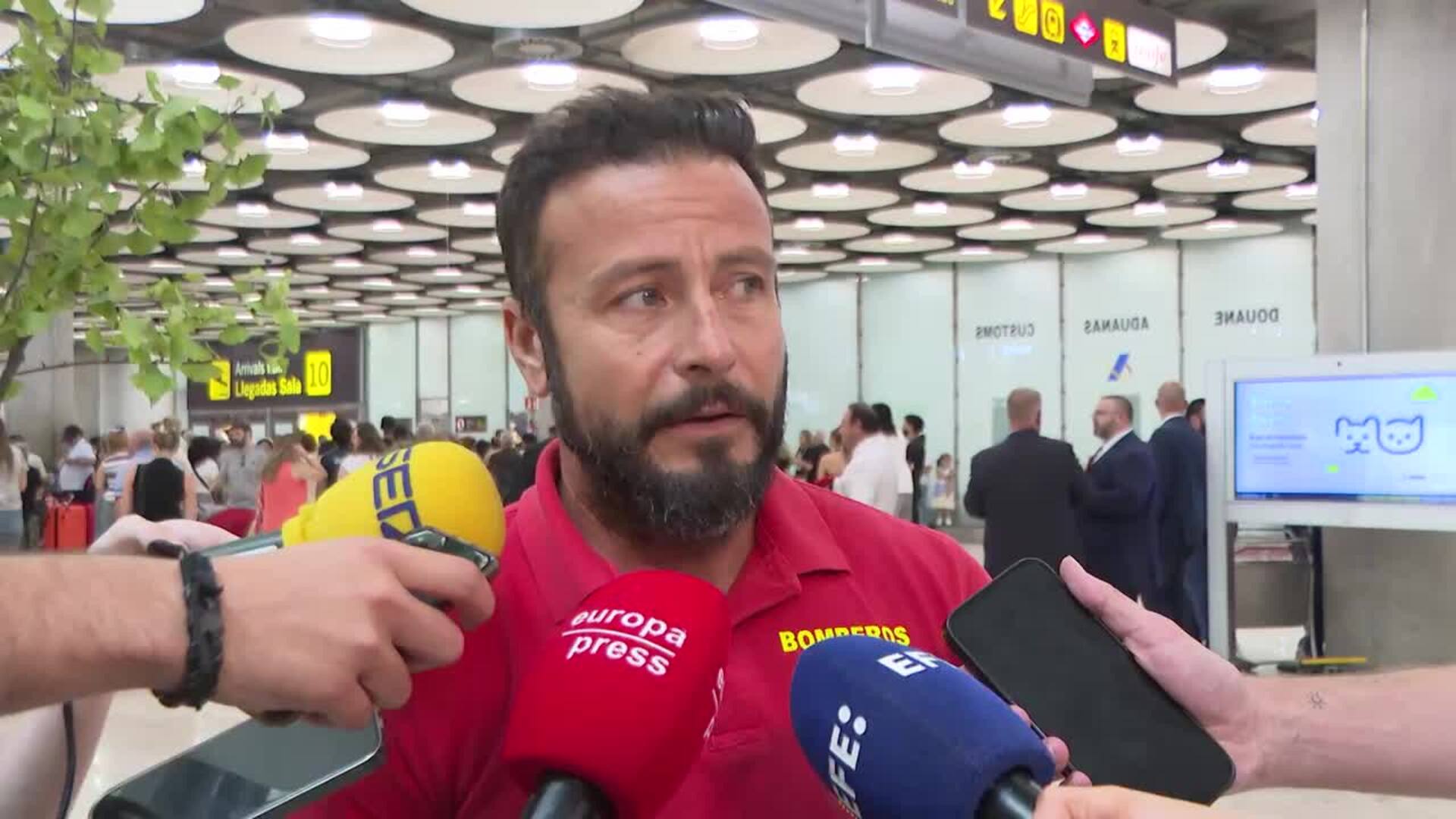 Bomberos españoles regresan tras concluir su misión de "rescate y salvamento" en Venezuela