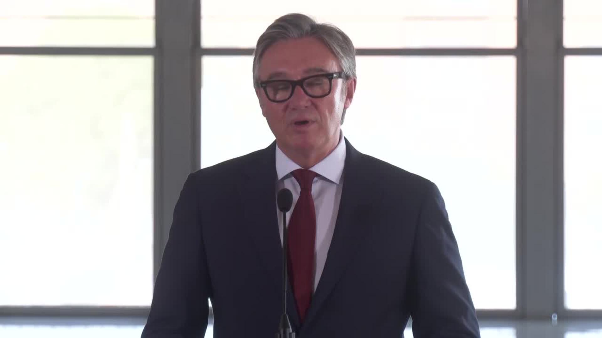 Moreno es investido presidente de la Junta con el respaldo de Vox tras el acuerdo de gobierno