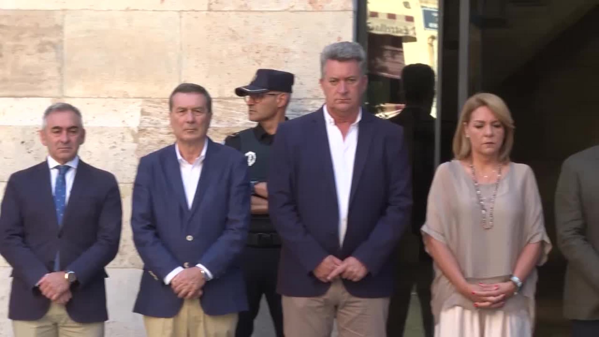 Pérez Llorca preside el minuto de silencio en memoria de las víctimas del accidente de metro