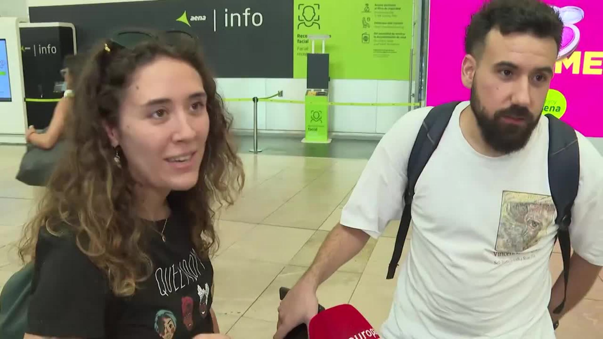 Viajeros comienzan sus vacaciones desde Barajas en la primera operación salida del verano