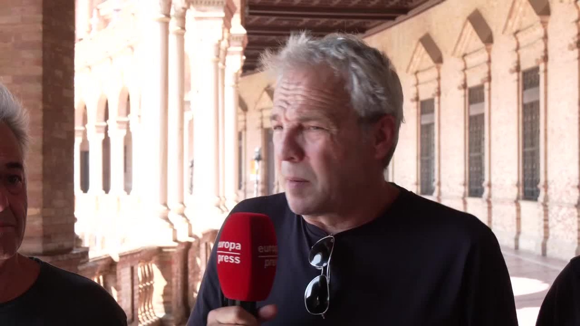 Hombres G anuncian nuevo single para otoño tras su "mejor concierto" en la Plaza de España
