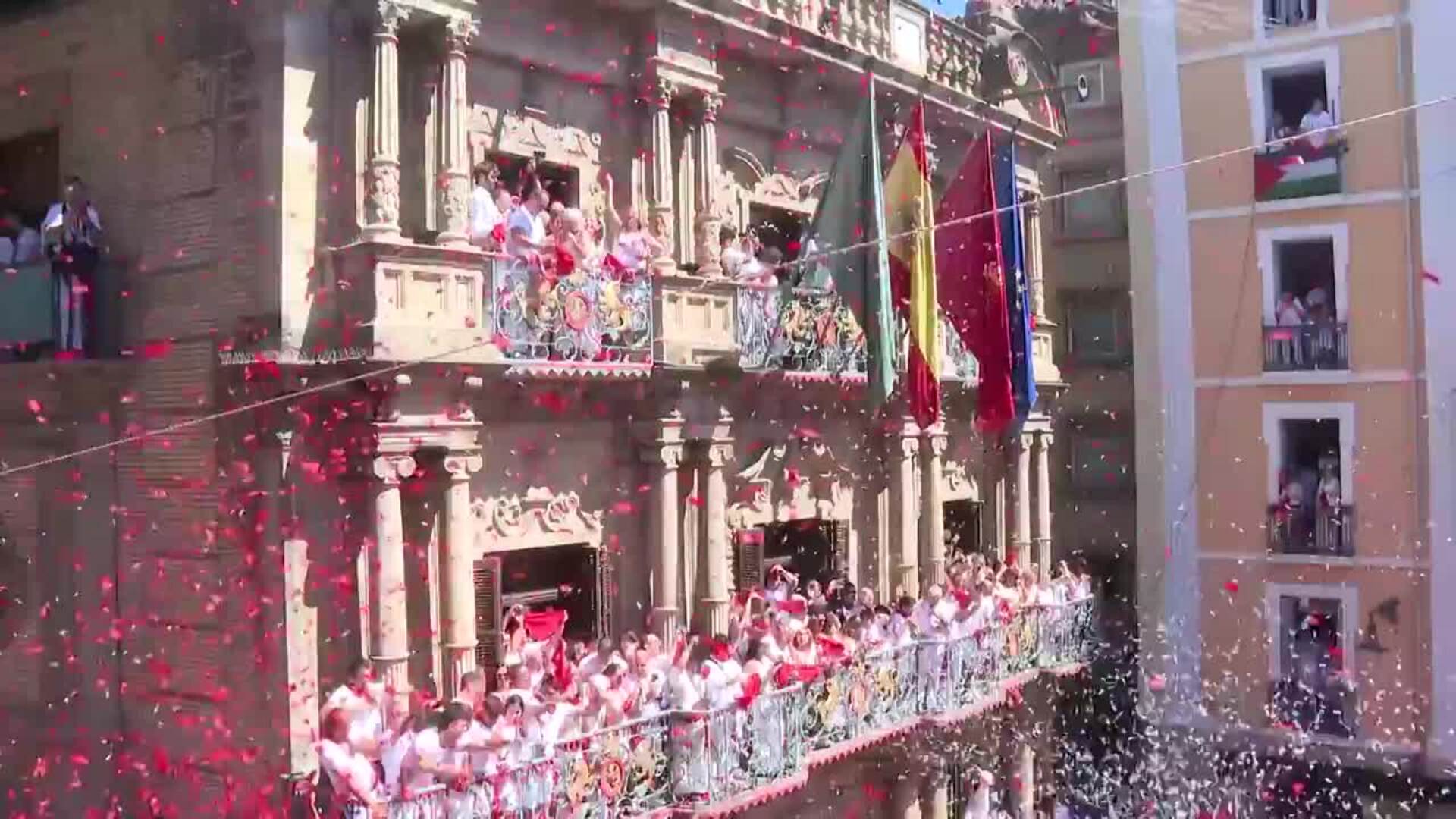Un chupinazo multitudinario da inicio a los Sanfermines de 2026