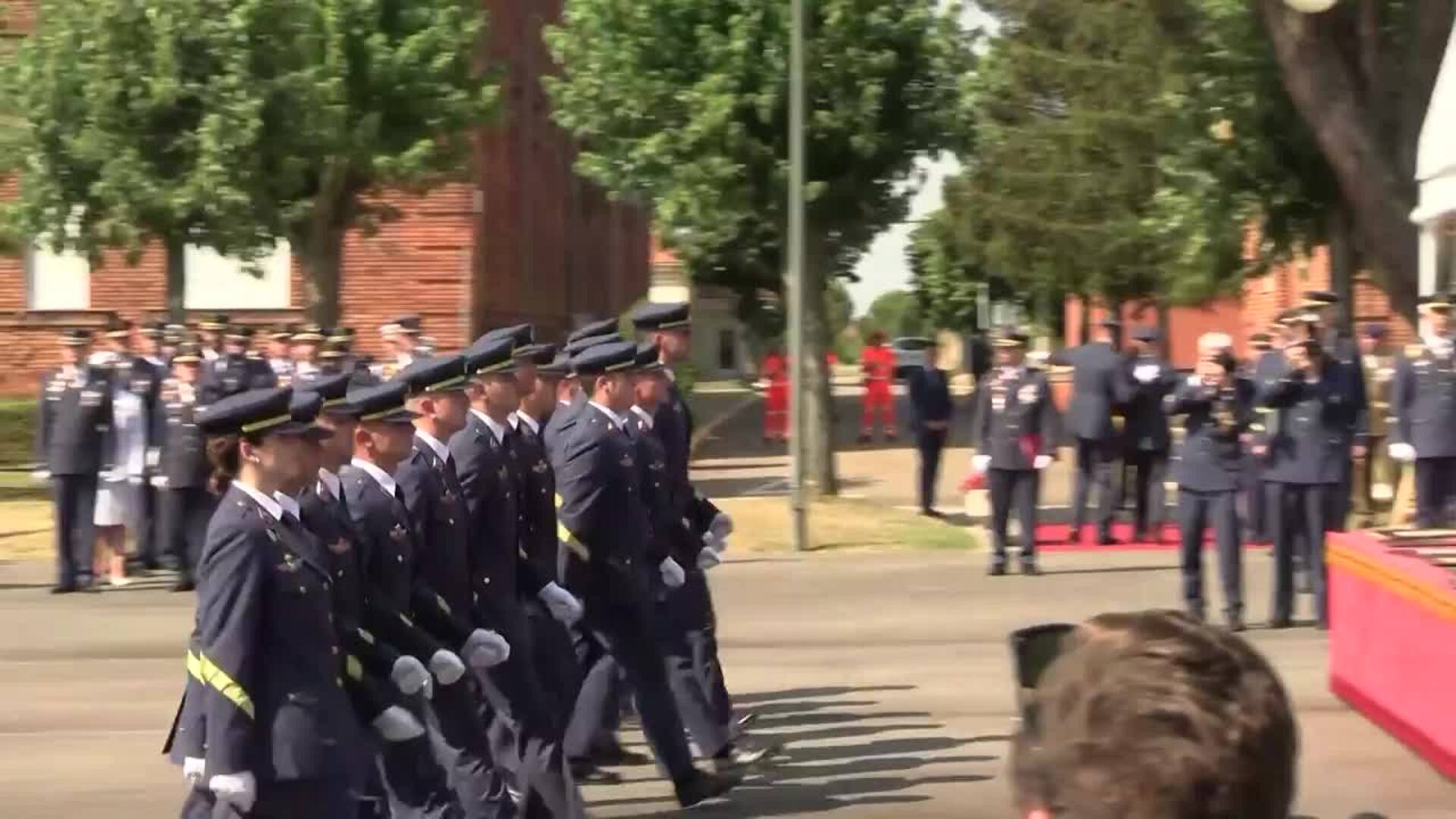 Felipe VI entrega los Reales Despachos a 265 nuevos sargentos de la Academia Básica del Aire