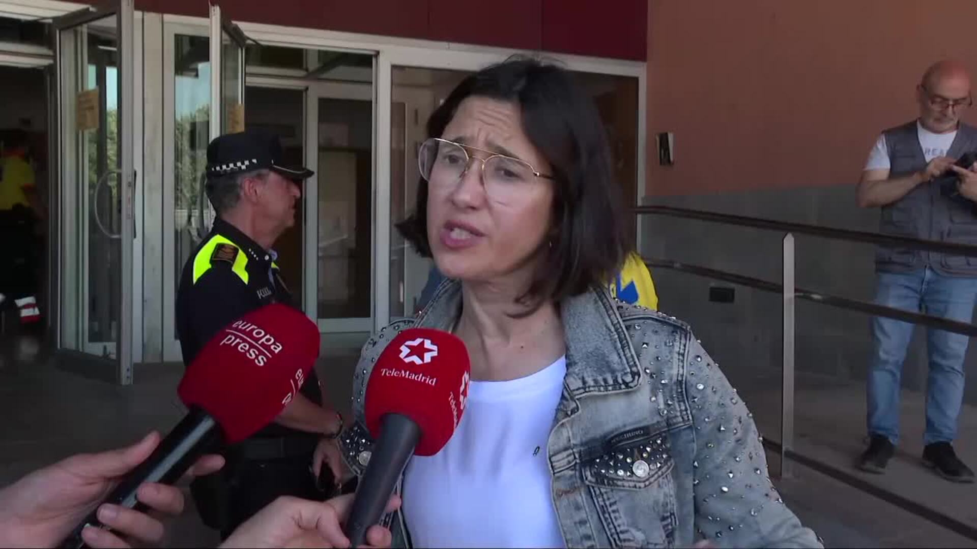 Parlon descarta levantar por ahora el confinamiento por el incendio de Sentmenat