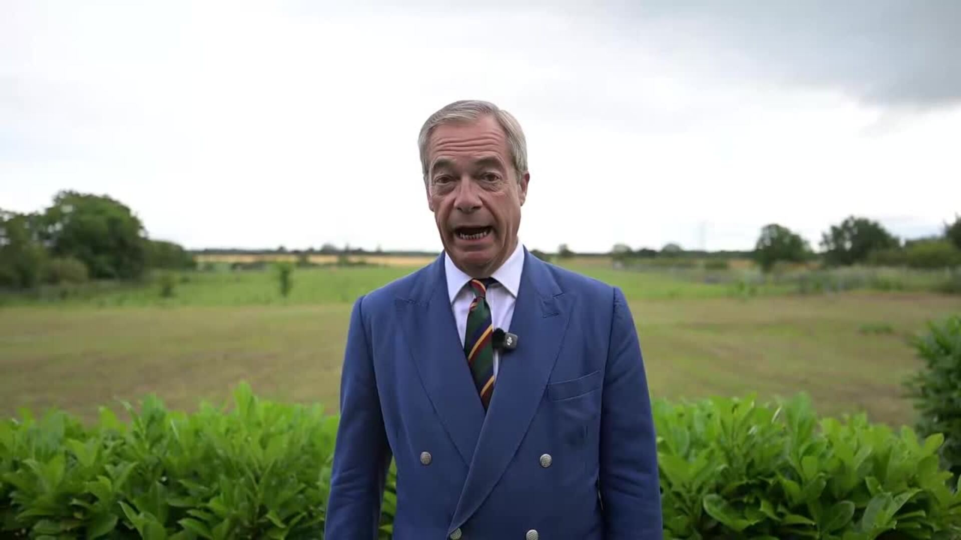 El ultraderechista Nigel Farage dimite como diputado tras la polémica por aceptar donaciones