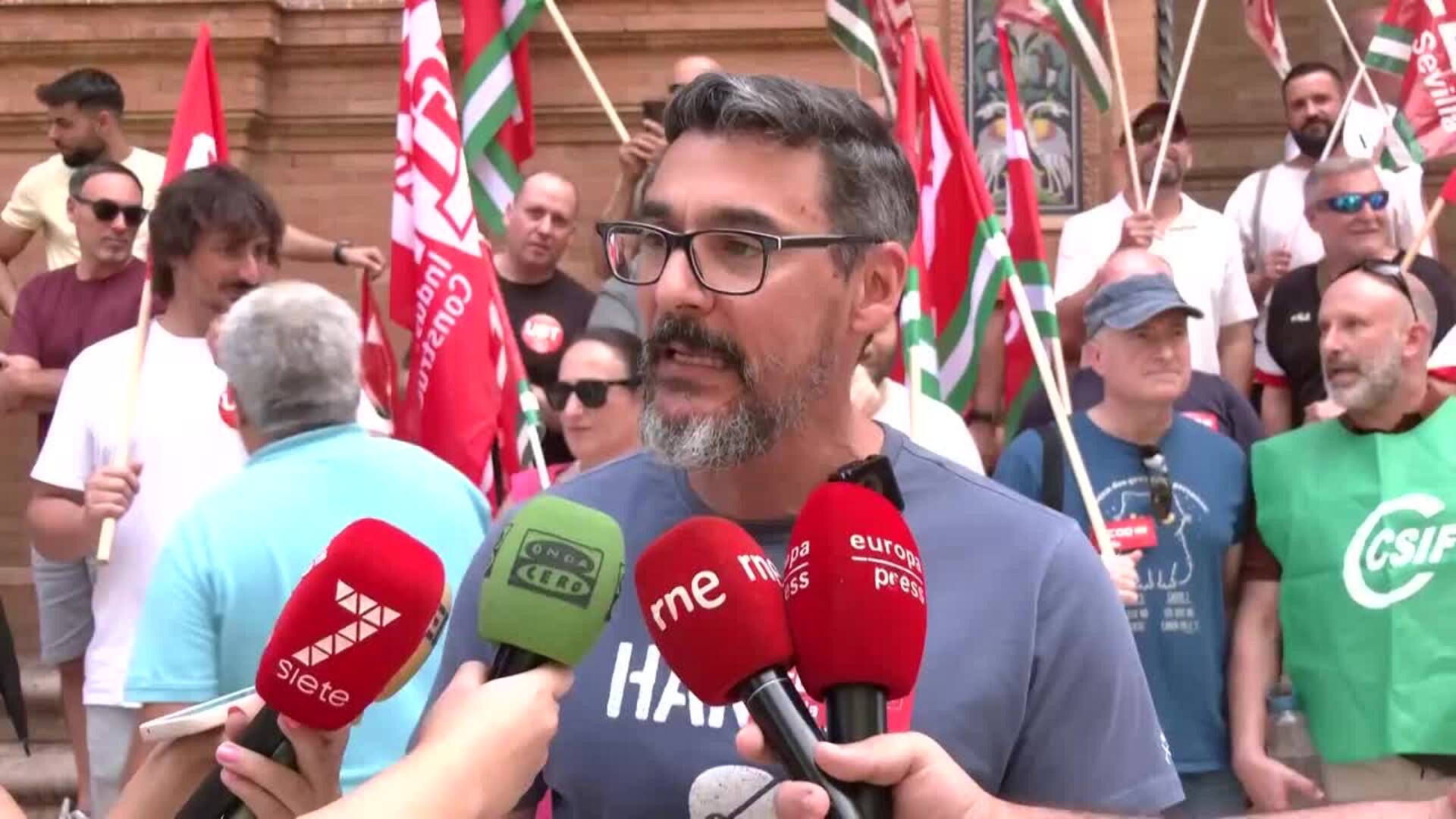 CCOO Sevilla logra que Subdelegación medie por Santa Bárbara para pedir "certidumbre"
