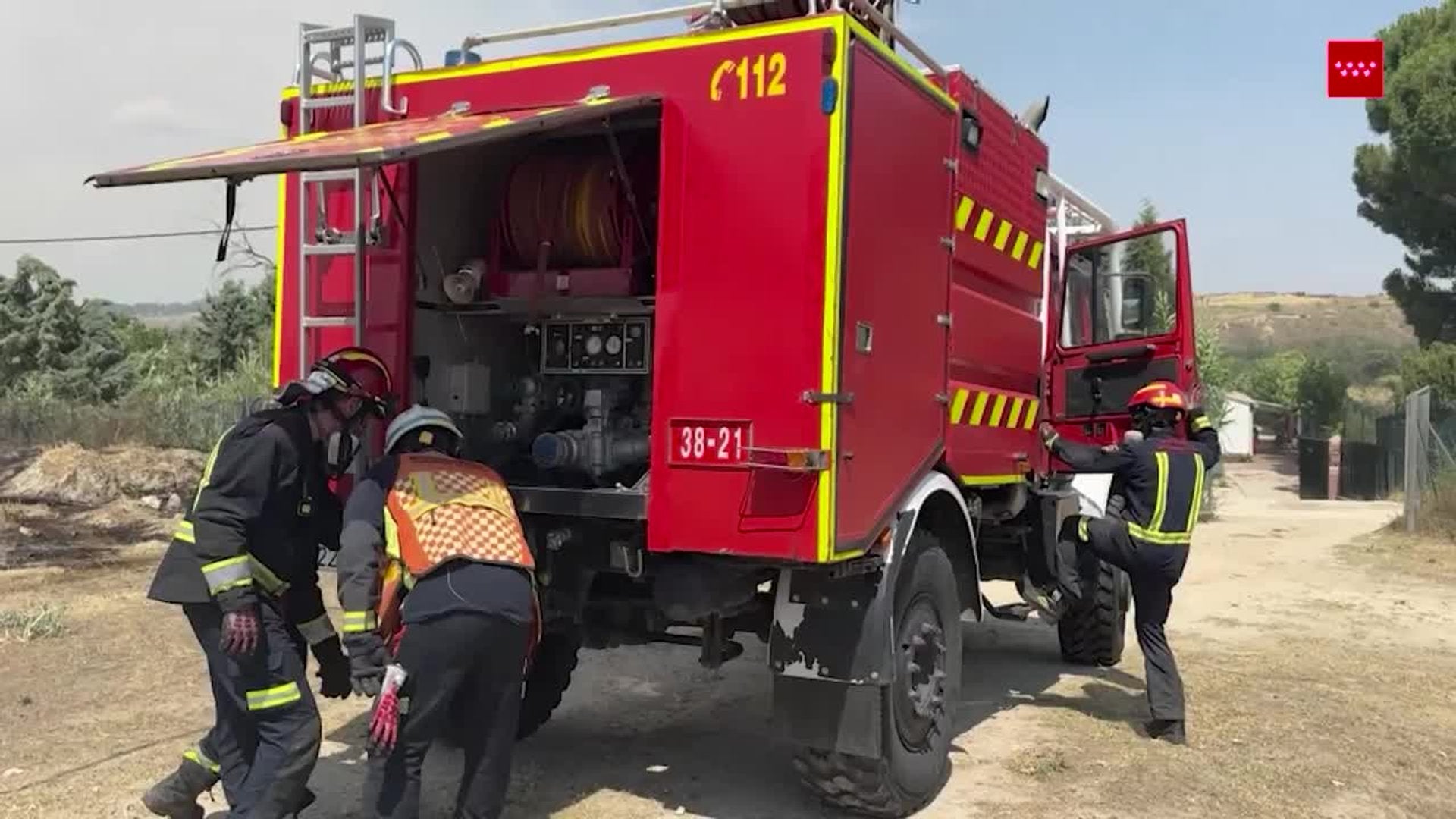 Bomberos estabilizan un incendio de vegetación en el entorno del Camino de la Zarzuela (Madrid)