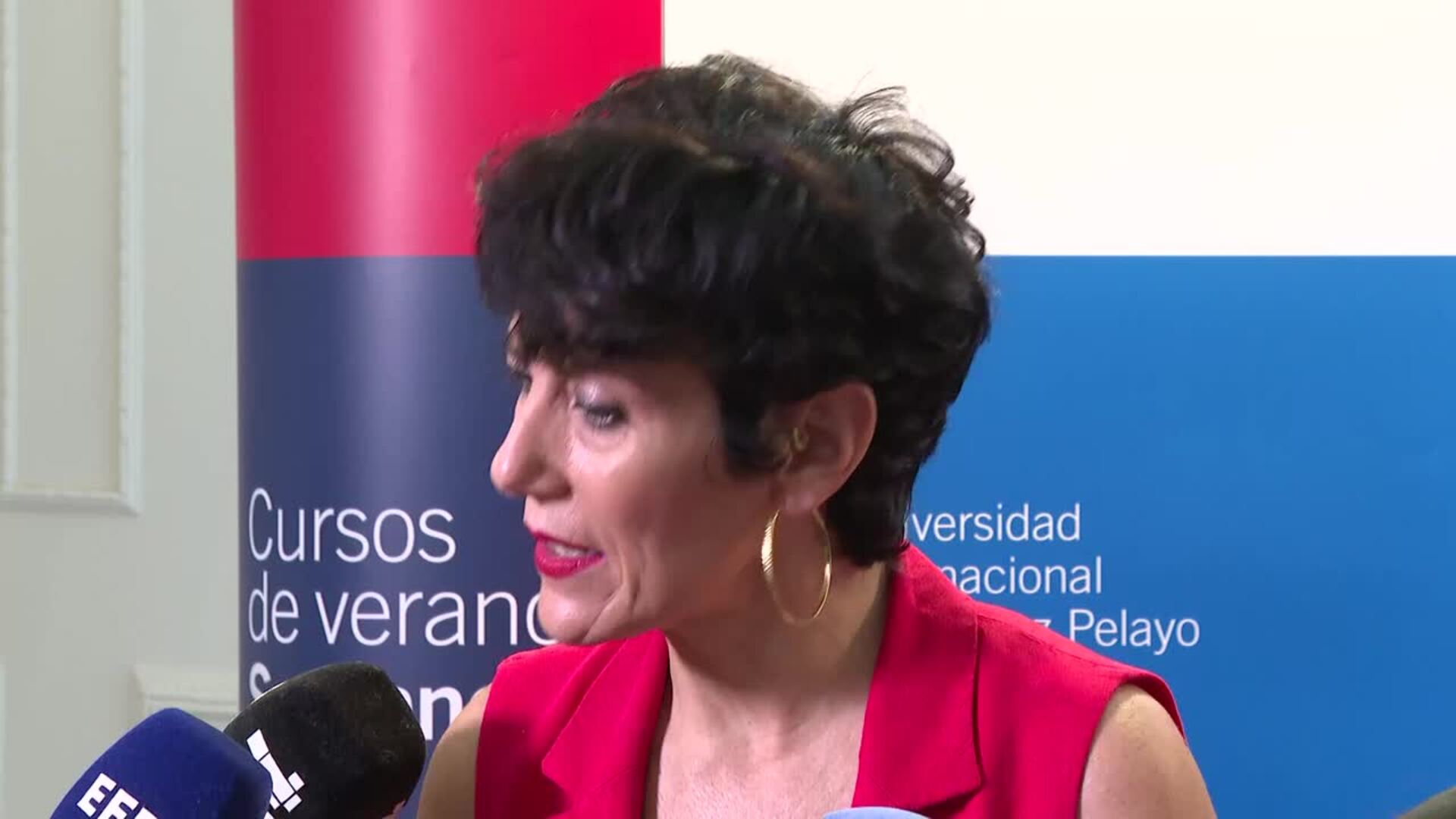Elma Saiz "se queda", con el "espaldarazo" del Papa en política migratoria del Gobierno