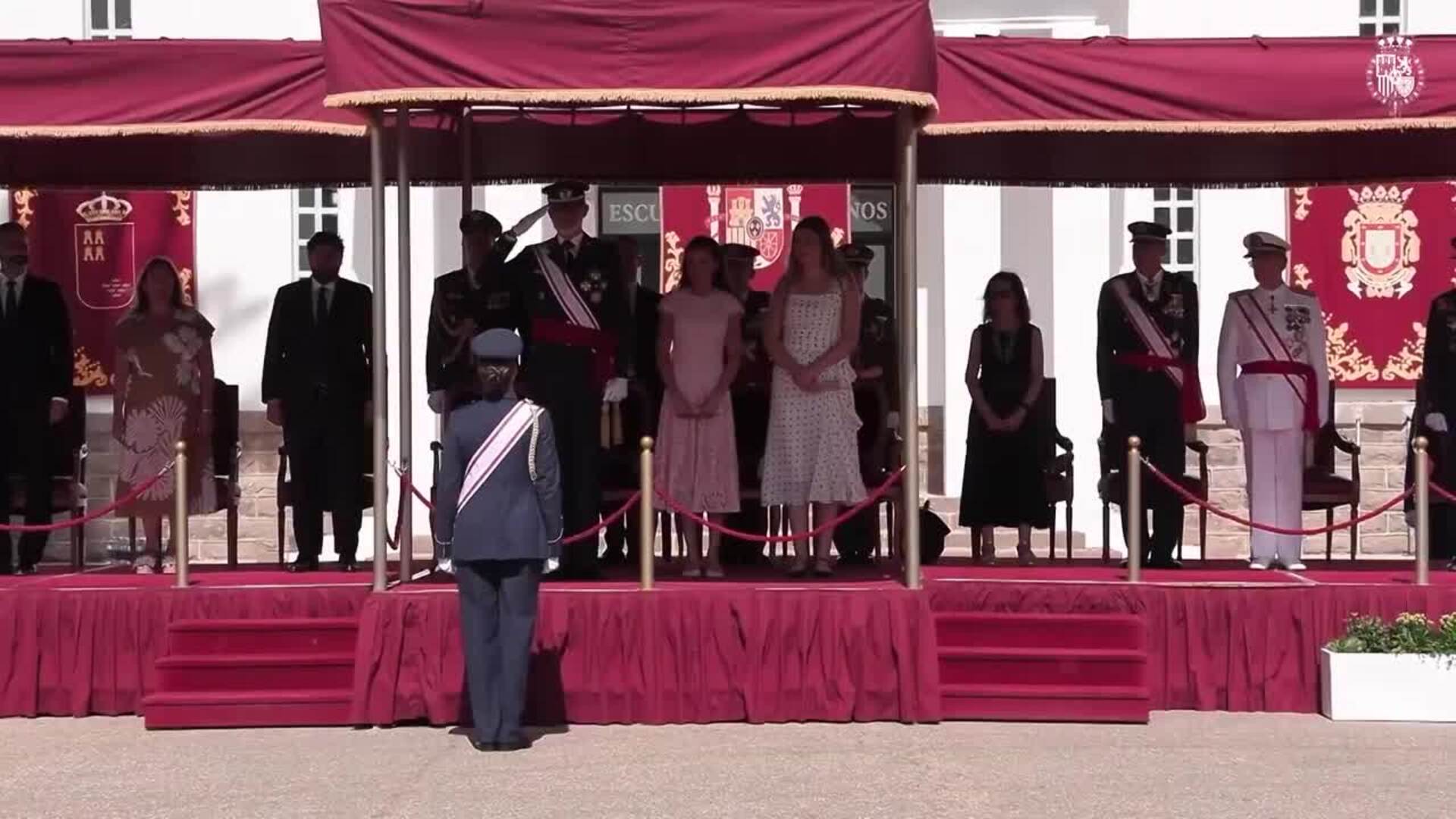 El Rey Felipe VI impone a la Princesa Leonor la Gran Cruz del Mérito Aeronáutico