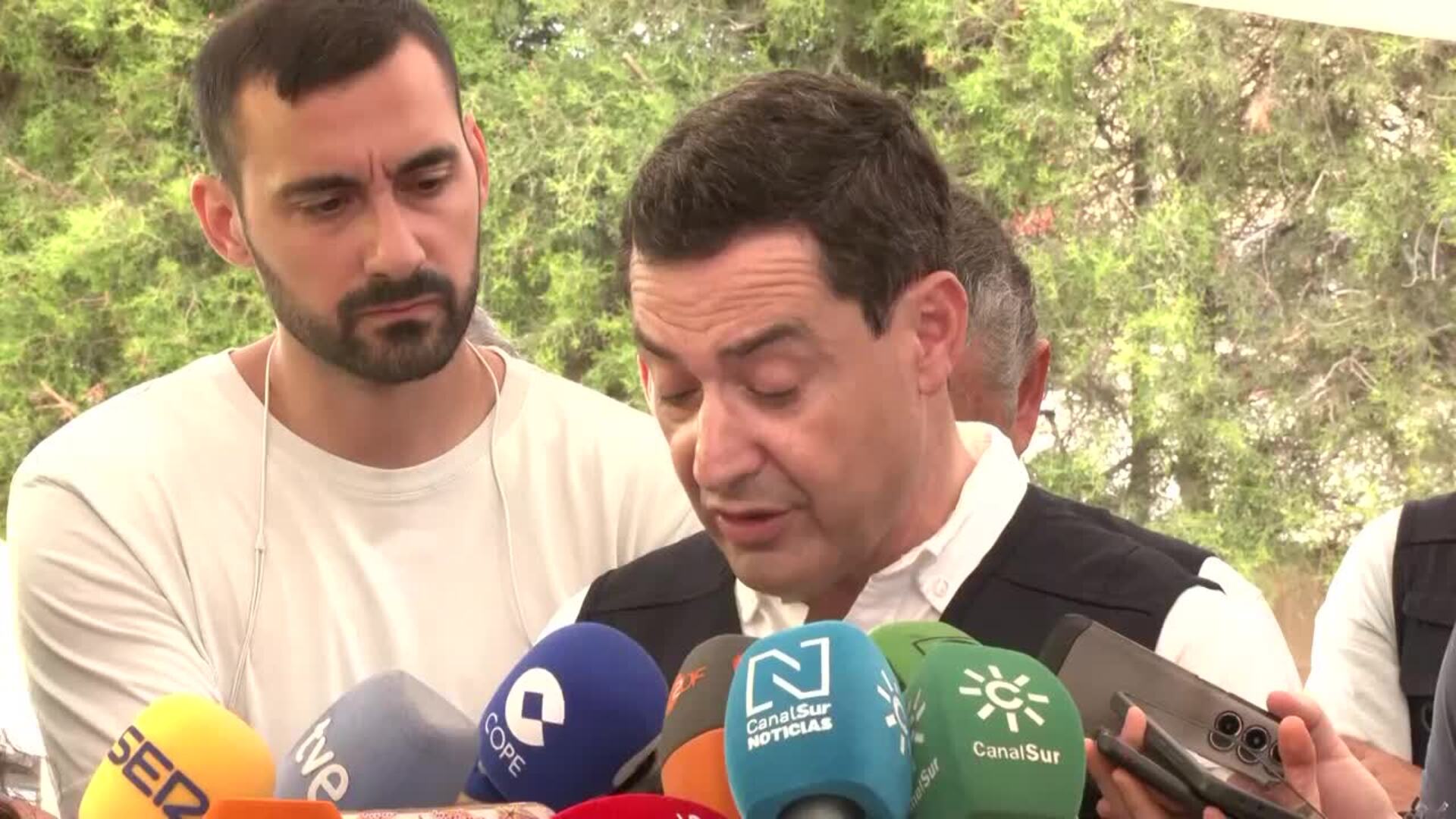 Un dispositivo mantendrá batidas aunque con la "confianza" de no hallar más fallecidos