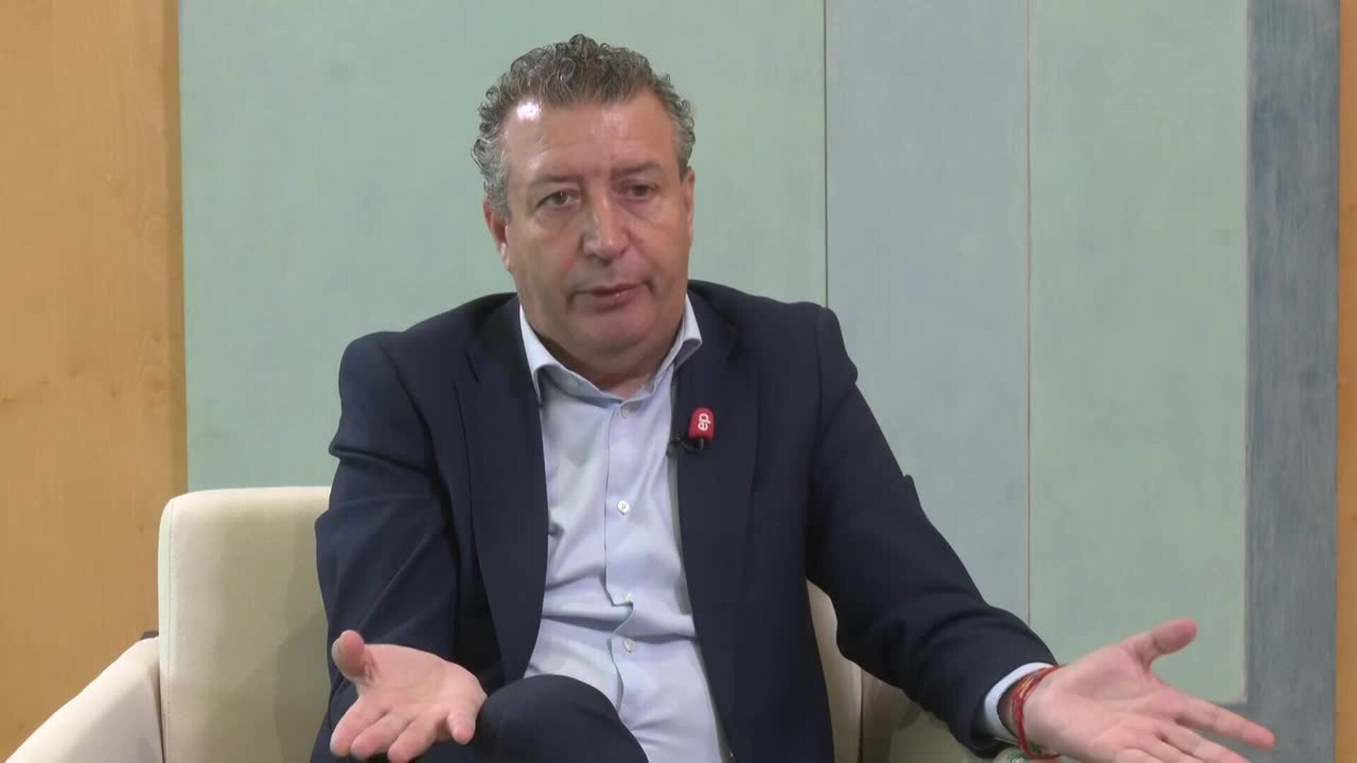 Fernández (PSOE) cree que Moreno "se deja la coherencia" en su acuerdo con Vox