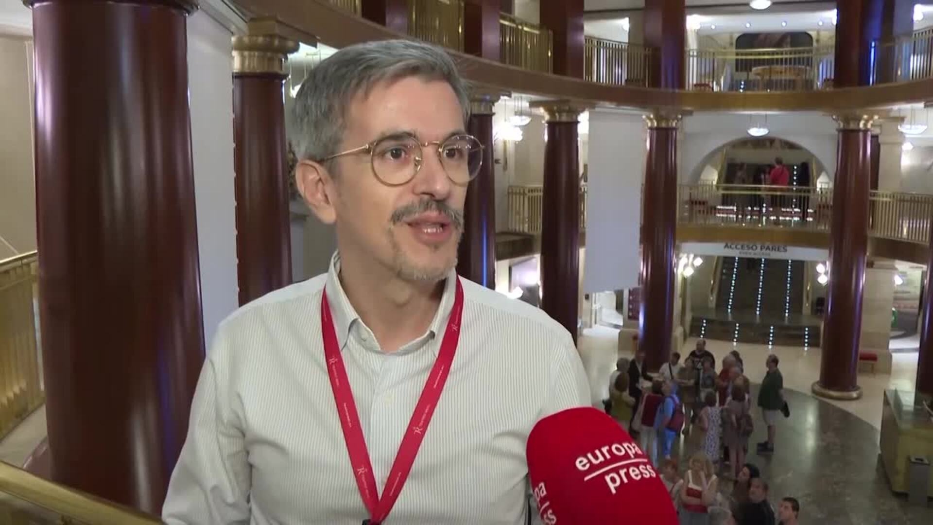 Gran éxito de las puertas abiertas del Teatro Real para descubrir su compleja estructura