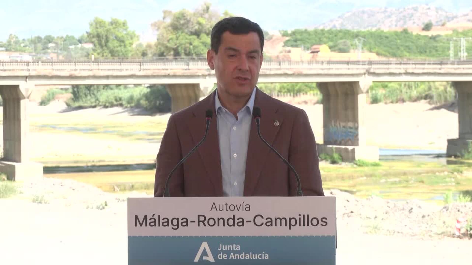 Moreno destaca el esfuerzo "titánico" para controlar el incendio de Los Gallardos (Almería)