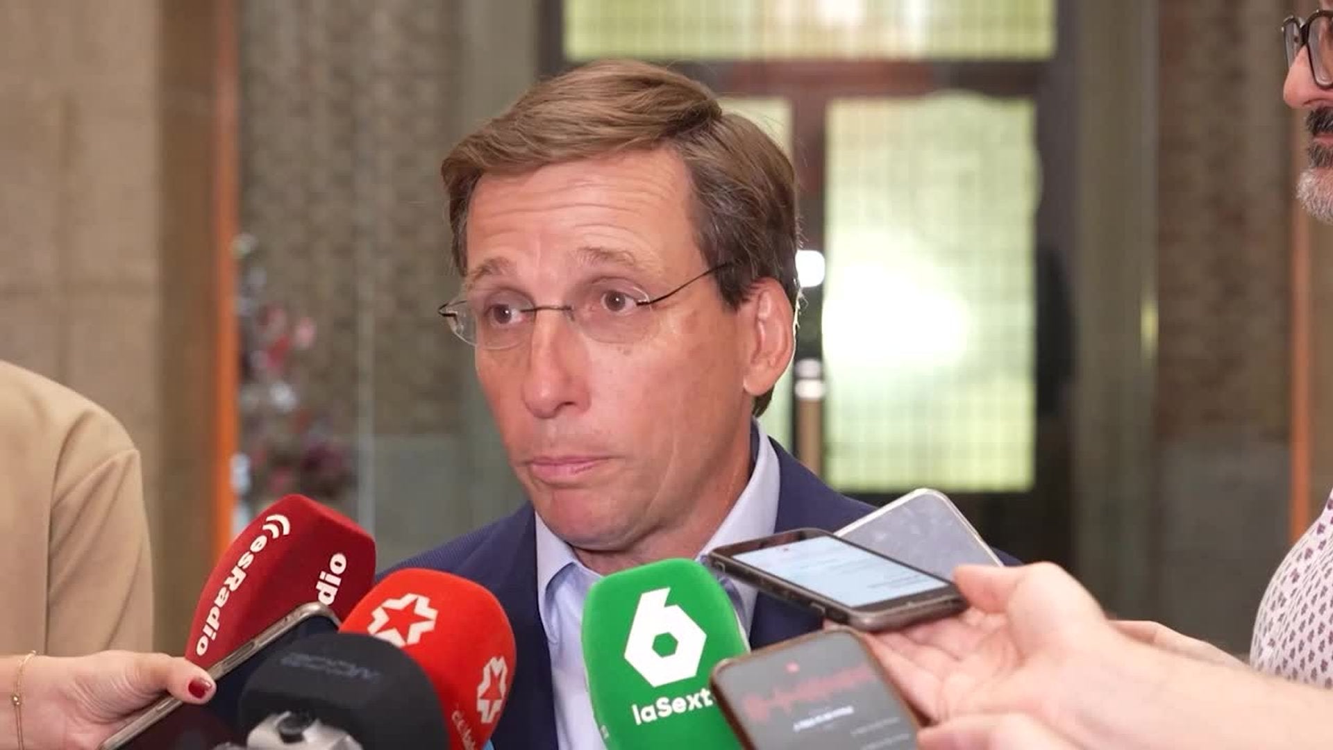 Almeida acusa al delegado de "jalear manifestantes"