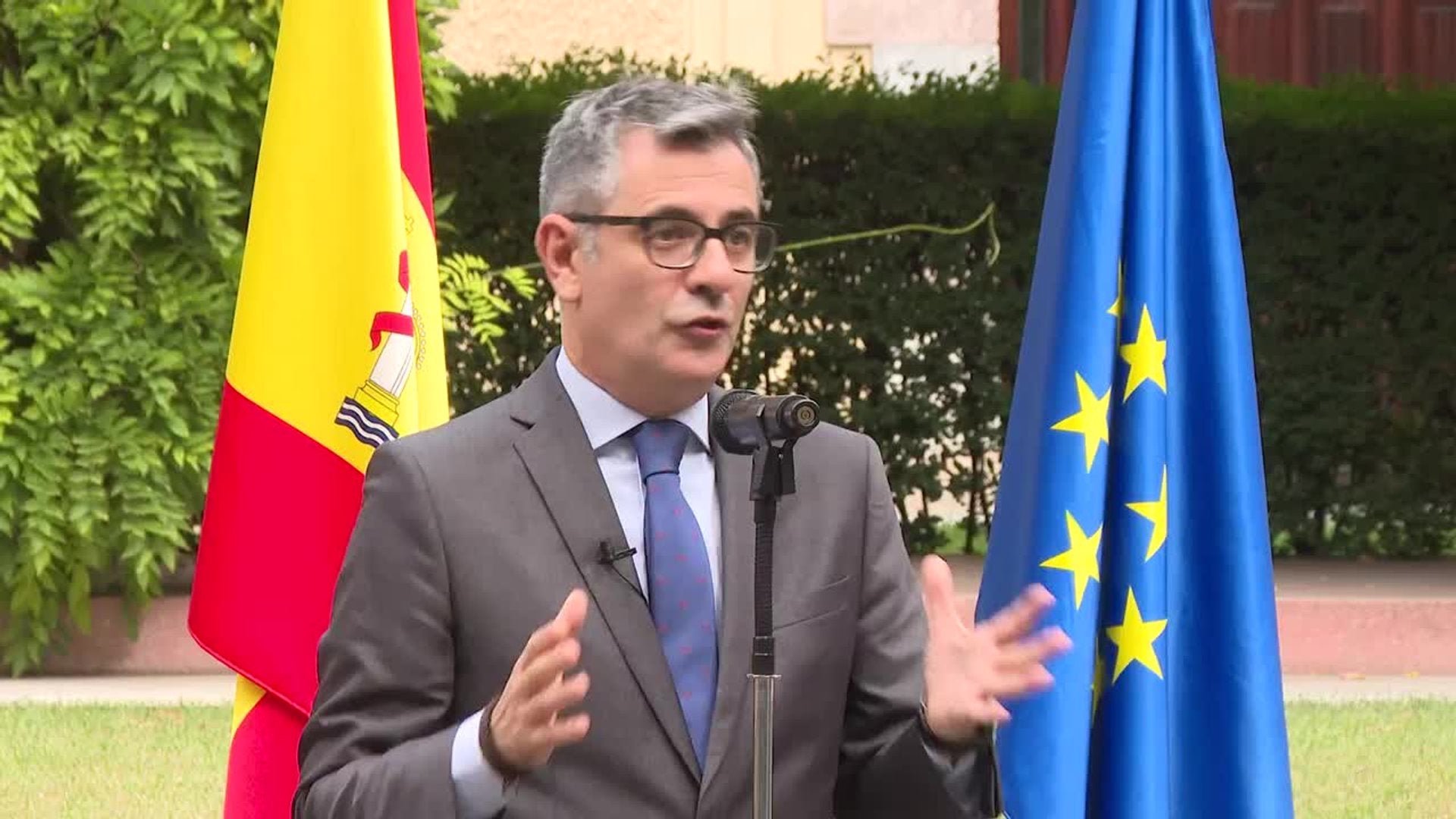 Bolaños avisa del "delirio de derecha y ultraderecha" en el manifiesto de su marcha por Ceuta