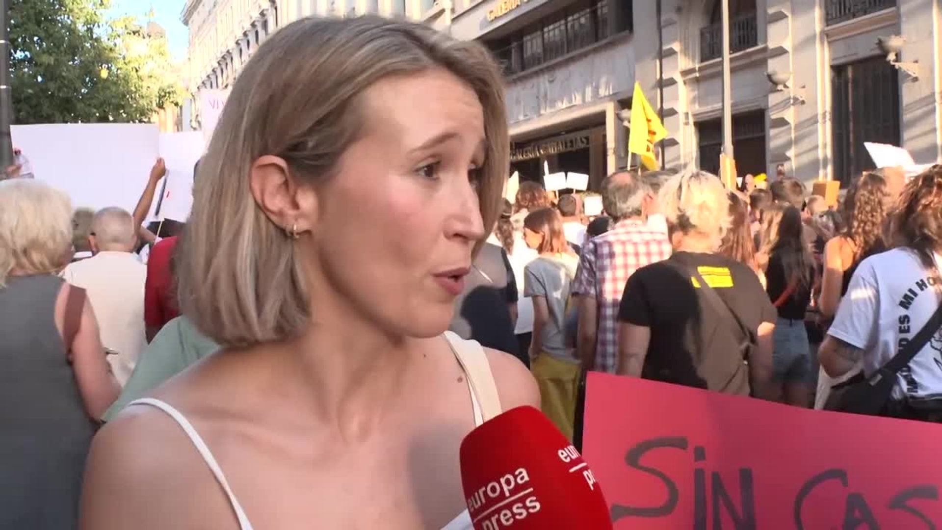 Asistentes a la marcha 'Ni Una Maricarmen Más' critican la inacción política sobre la vivienda