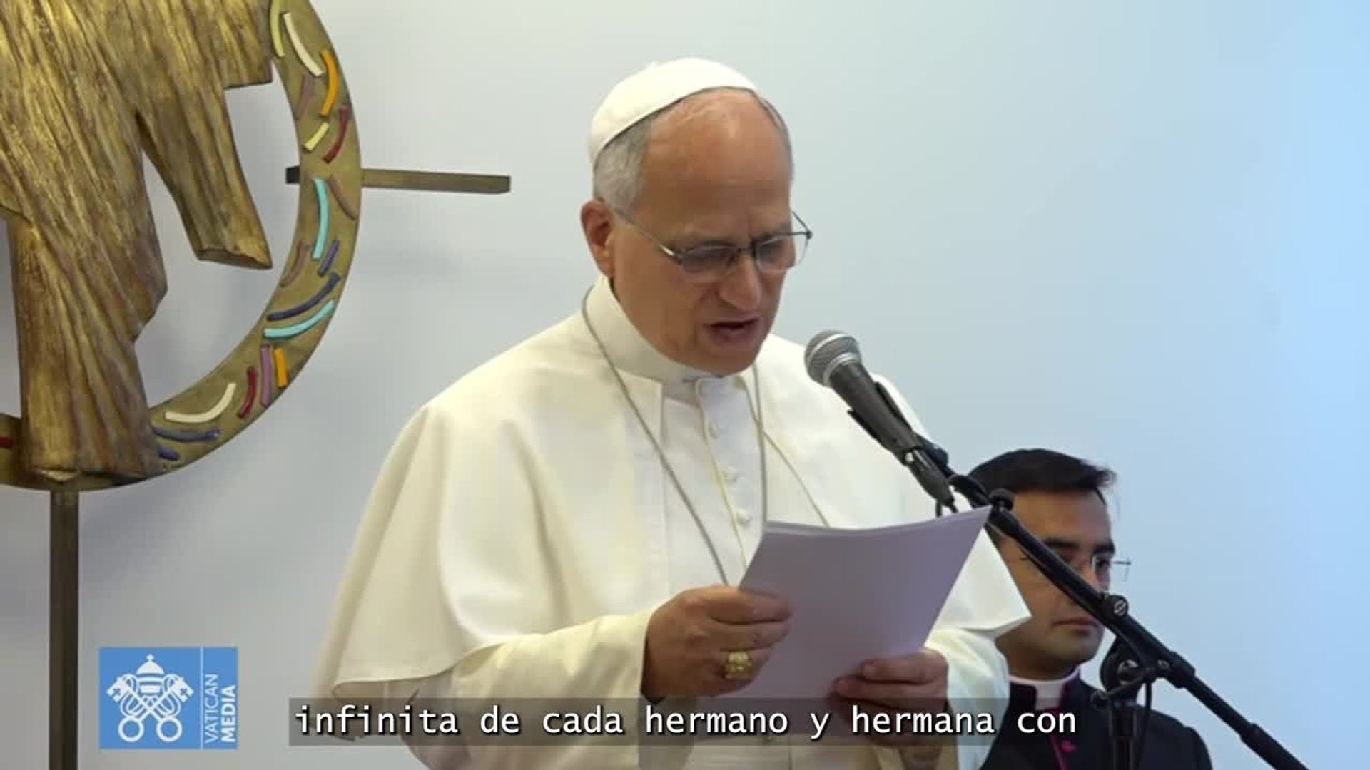El Papa visita un centro para migrantes y pide "honrar la dignidad infinita de cada hermano"