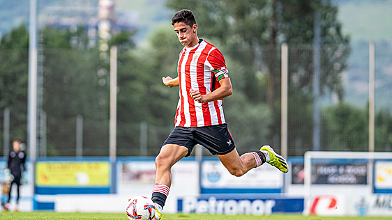 El Athletic continúa con la 'operación salida' en el filial con el traspaso de Iker Varela