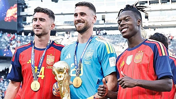 Luis de la Fuente mantiene su confianza en los tres campeones del mundo rojiblancos