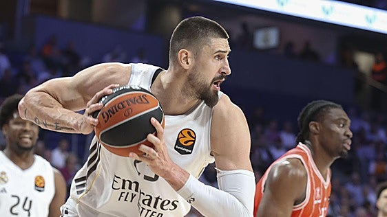 El Baskonia aborda la contratación del pívot Alex Len