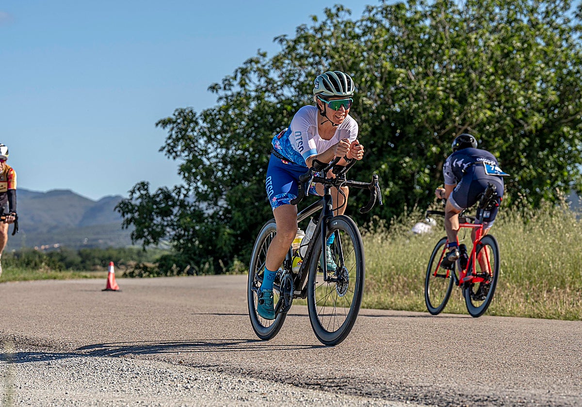 A sus 48 años, Cortés ya sabe lo que es completar un triatlón (Costa Brava) y tiene bagaje en carreras ciclistas de larga distancia