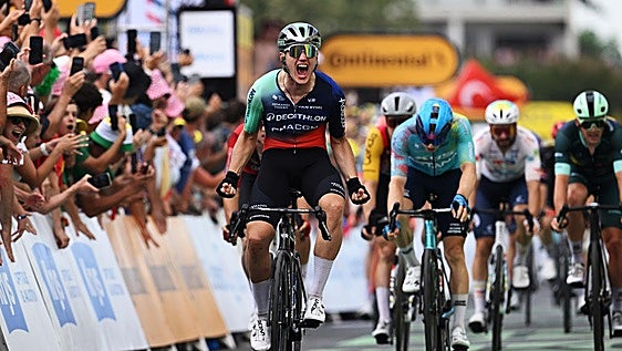 Olav Kooij, el velocista mejor pagado del mundo, justifica su presencia en el Tour