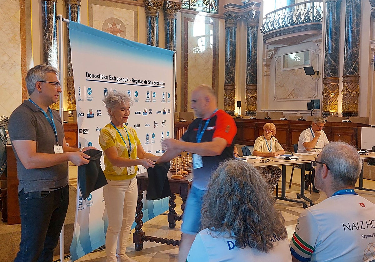 Imagen del sorteo celebrado este domingo en el Ayuntamiento de San Sebastián.